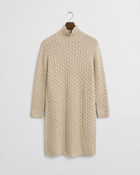 Kabelstickad klänning