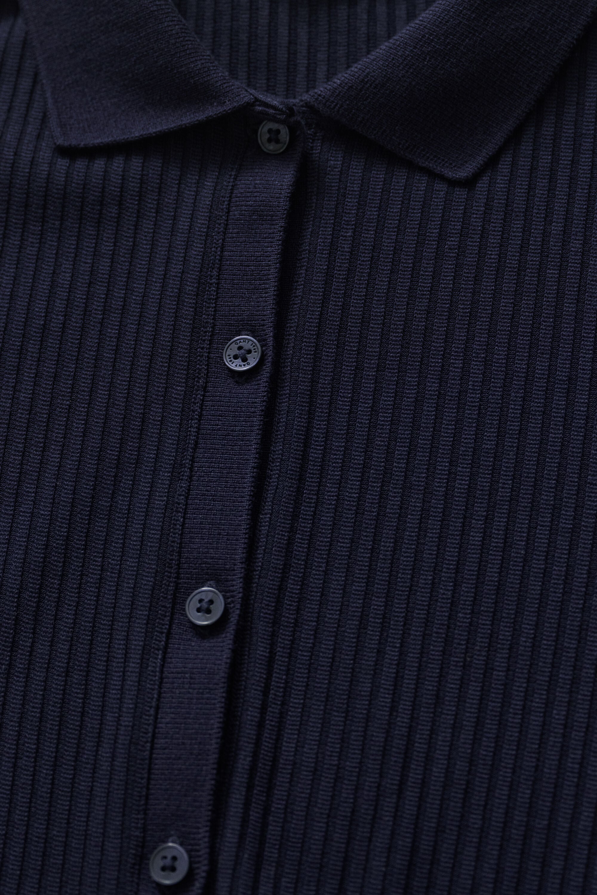 Slim fit ribbstickad pikéklänning