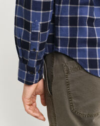 Regular fit rutig fiskbensmönstrad skjorta