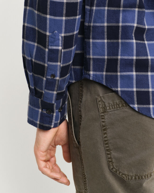 Regular fit rutig fiskbensmönstrad skjorta