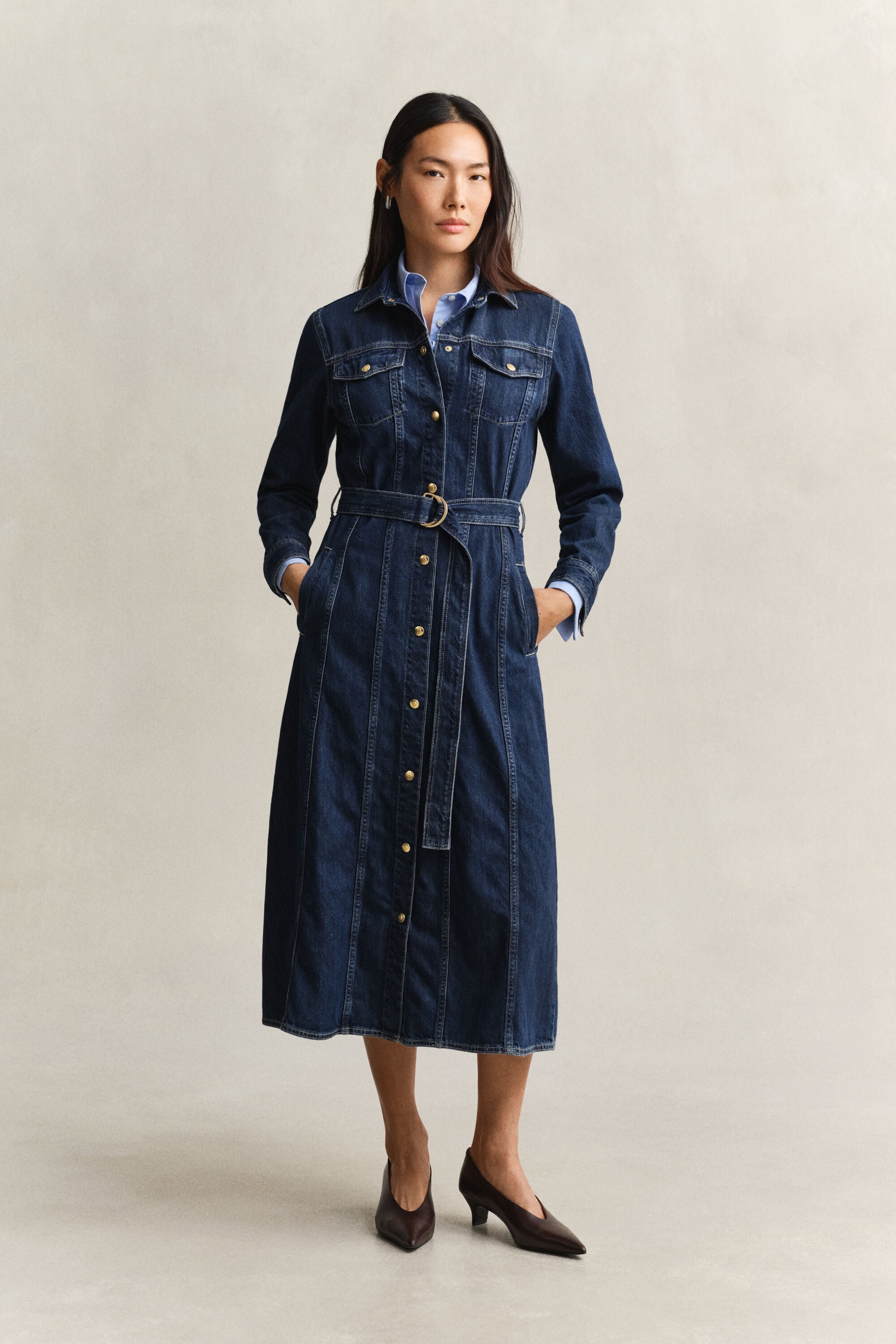 Midiklänning i denim med bälte