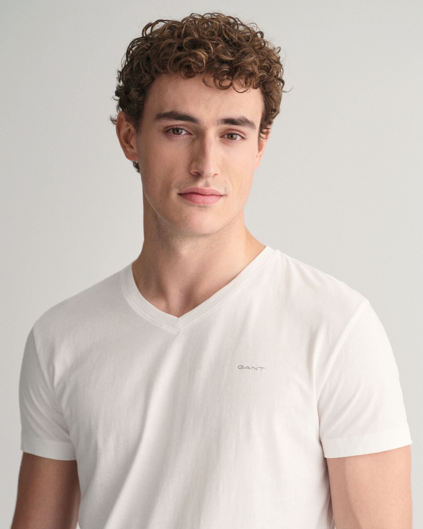 Tv&aring;pack V-ringade T-shirtar