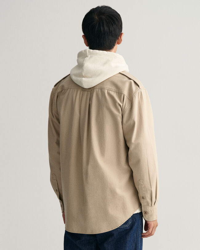 Relaxed fit enf&auml;rgad twillskjorta