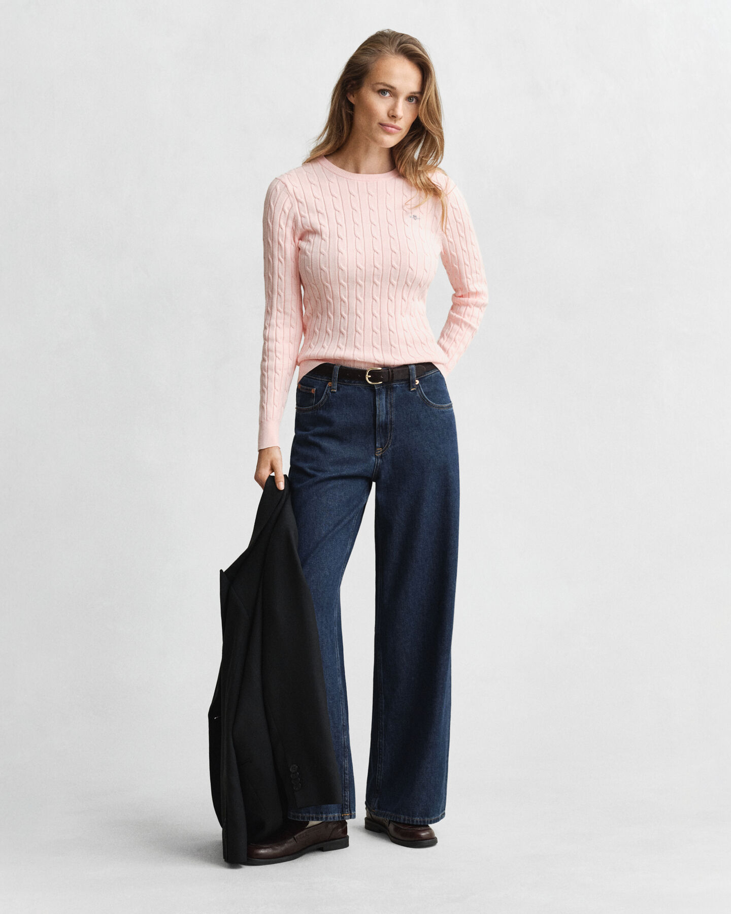 Kabelstickad tröja i bomullsstretch med rund hals