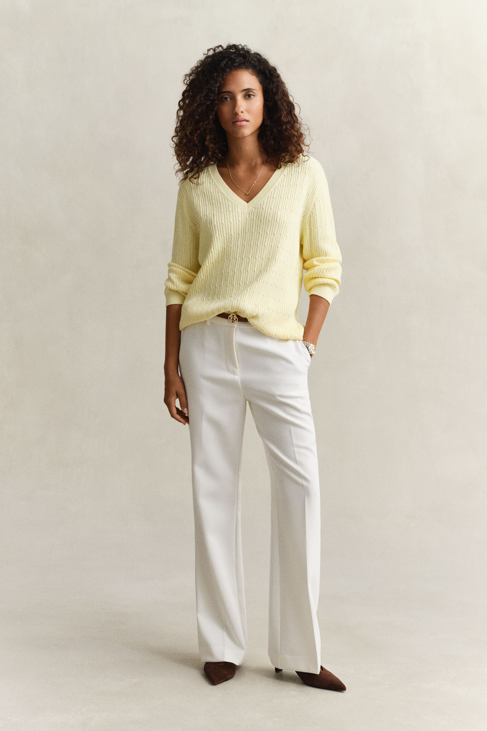 V-ringad kabelstickad tröja