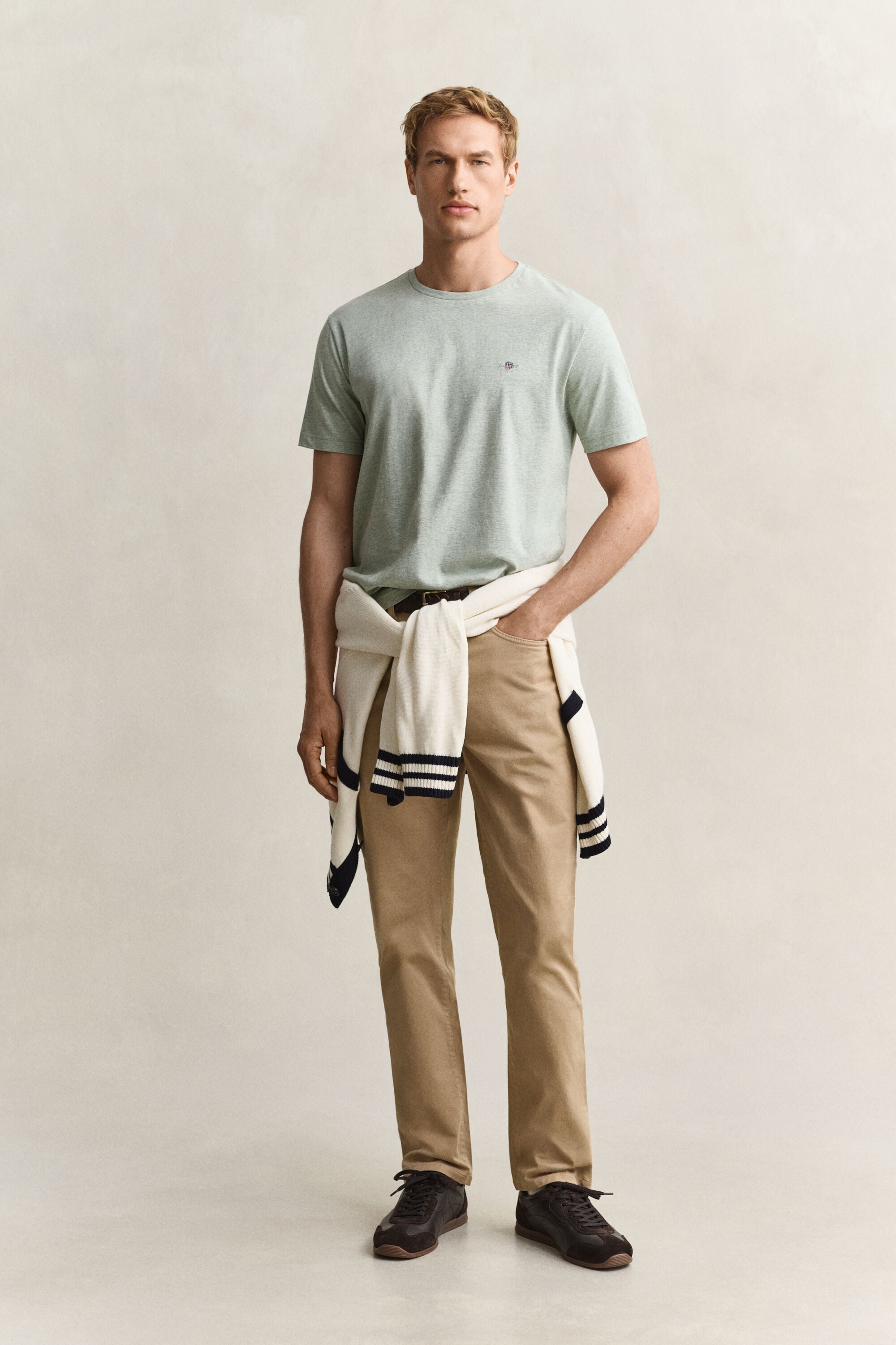 Regular fit T-shirt med sköld