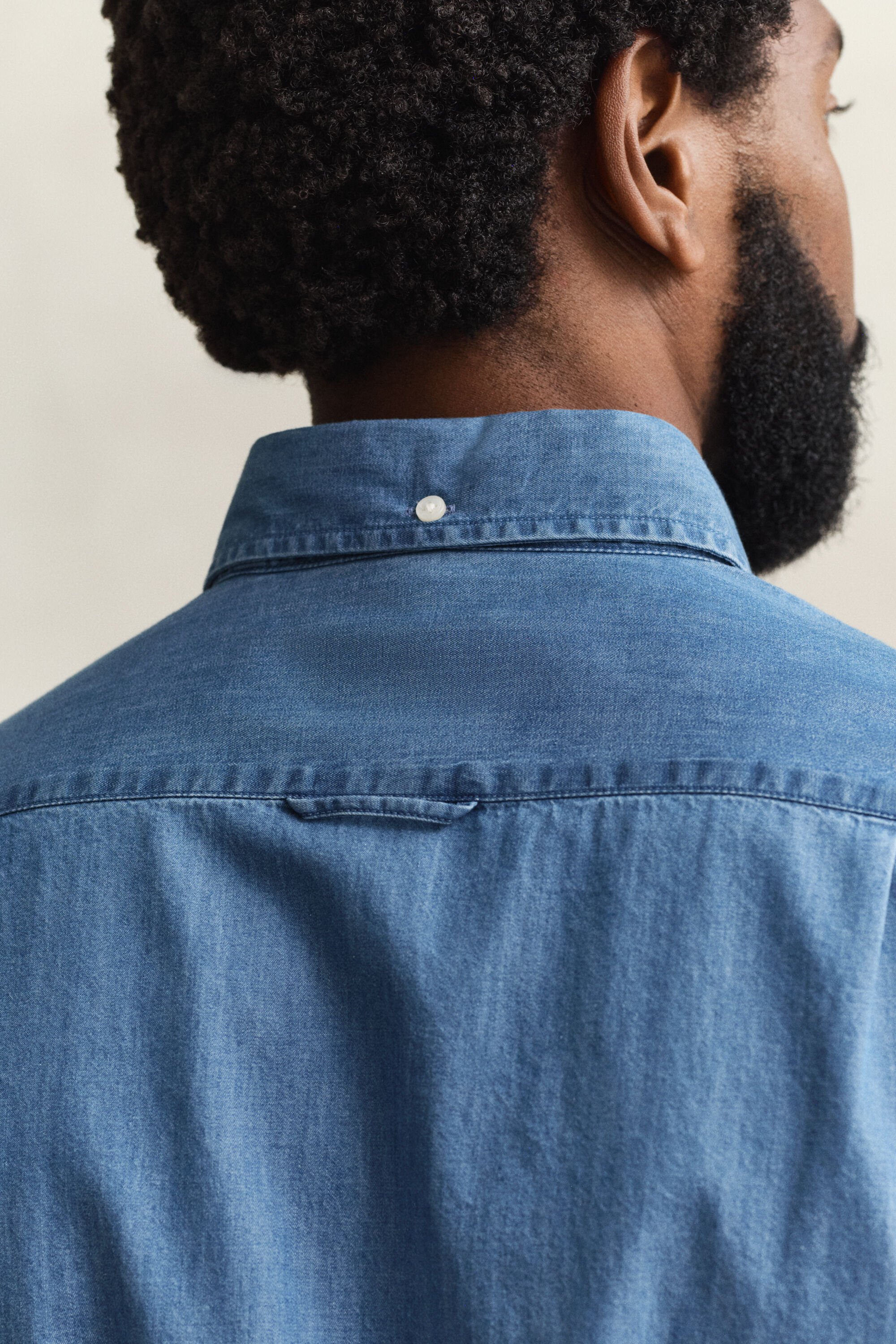 Slim fit indigofärgad skjorta