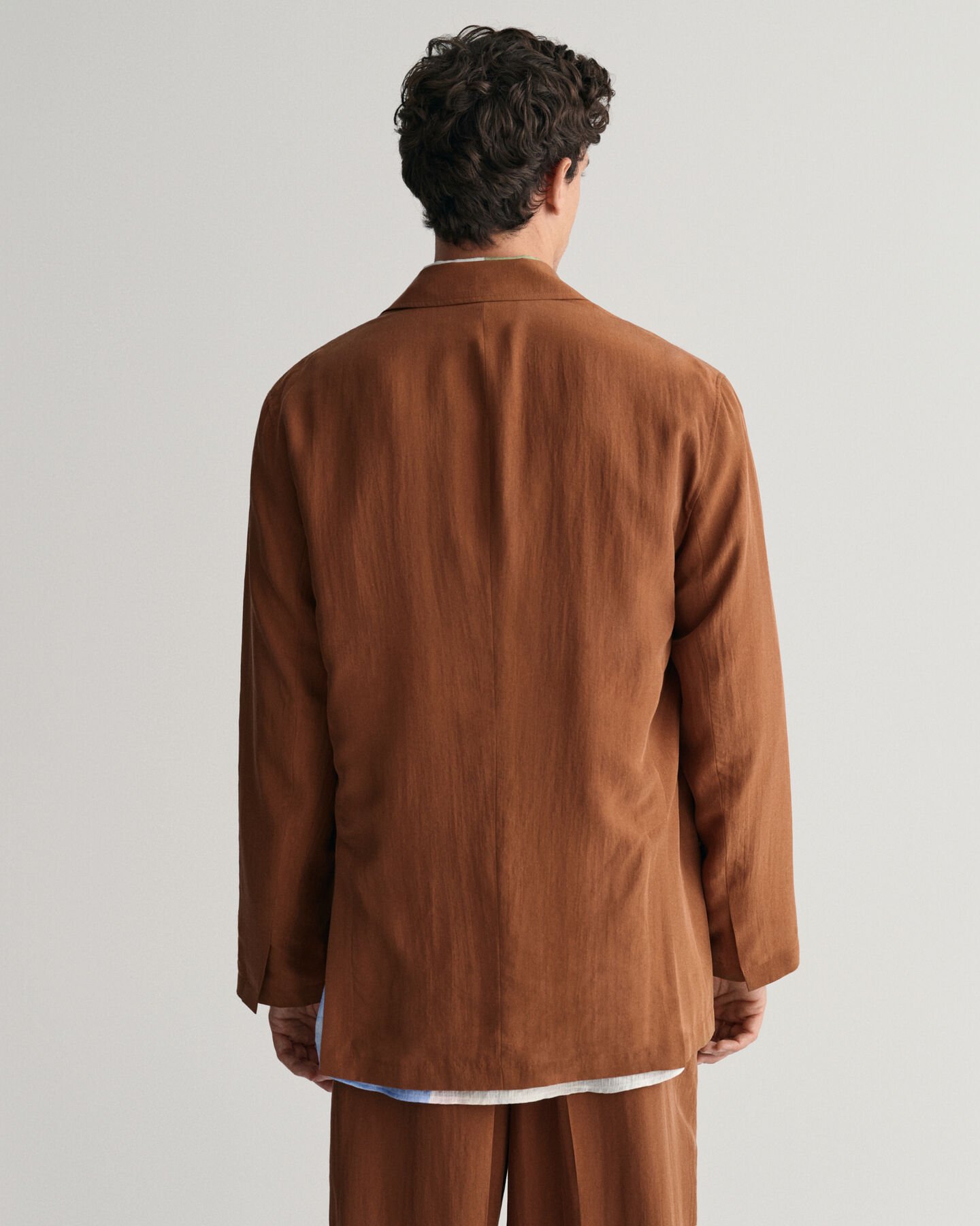 Relaxed fit kostymkavaj i silke