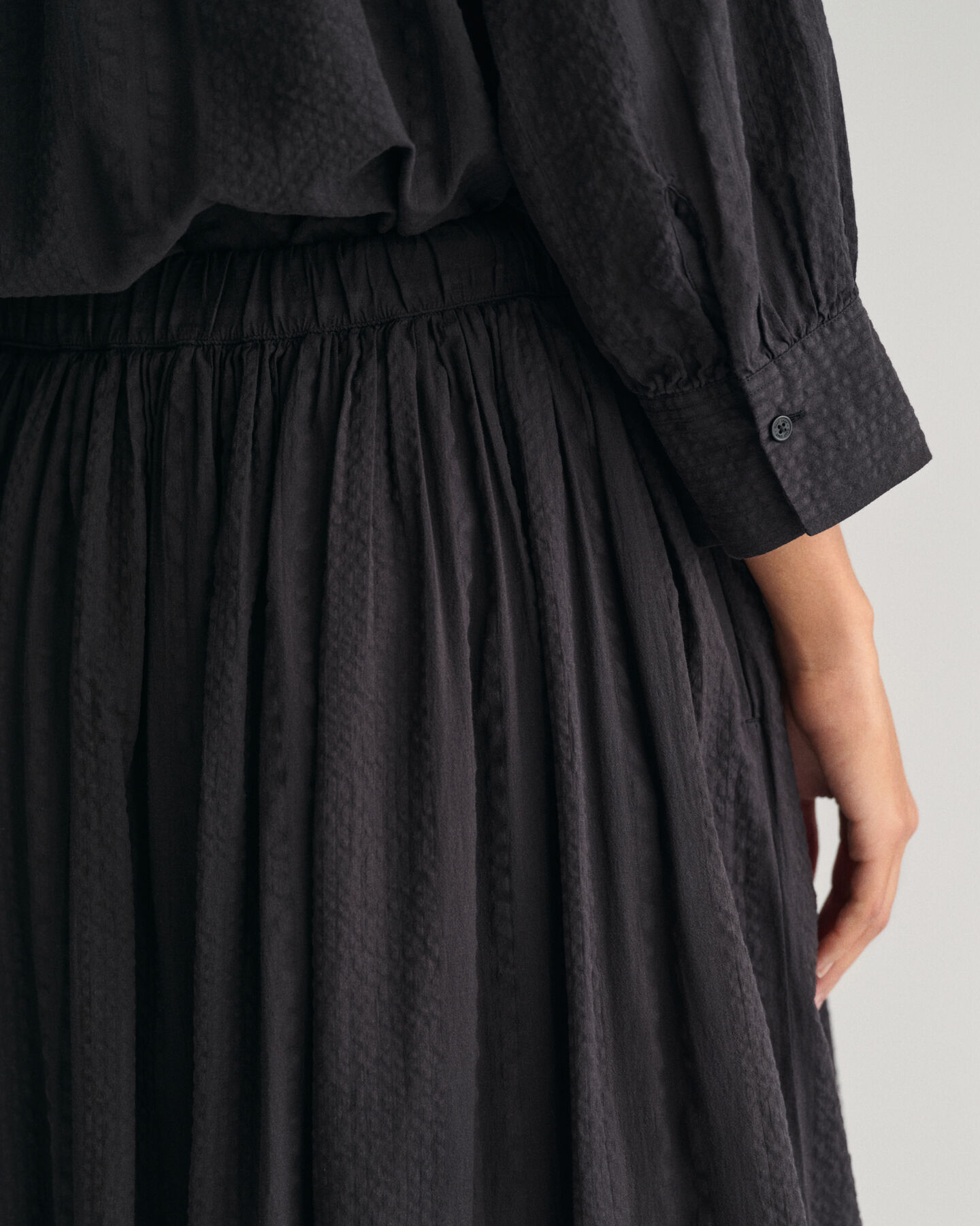 Randig dra-på-kjol i bäckebölja