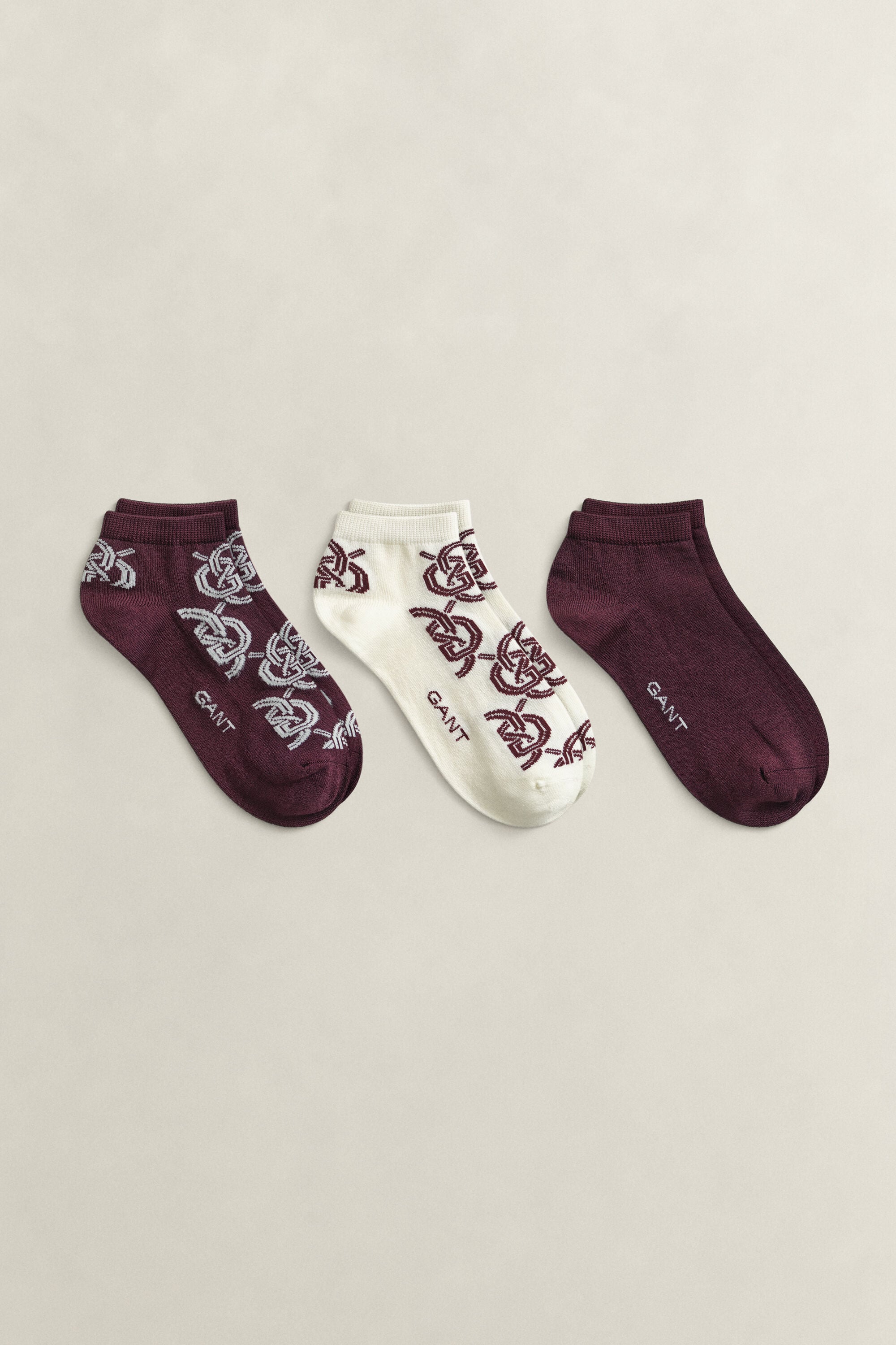 Trepack ankelstrumpor med monogram