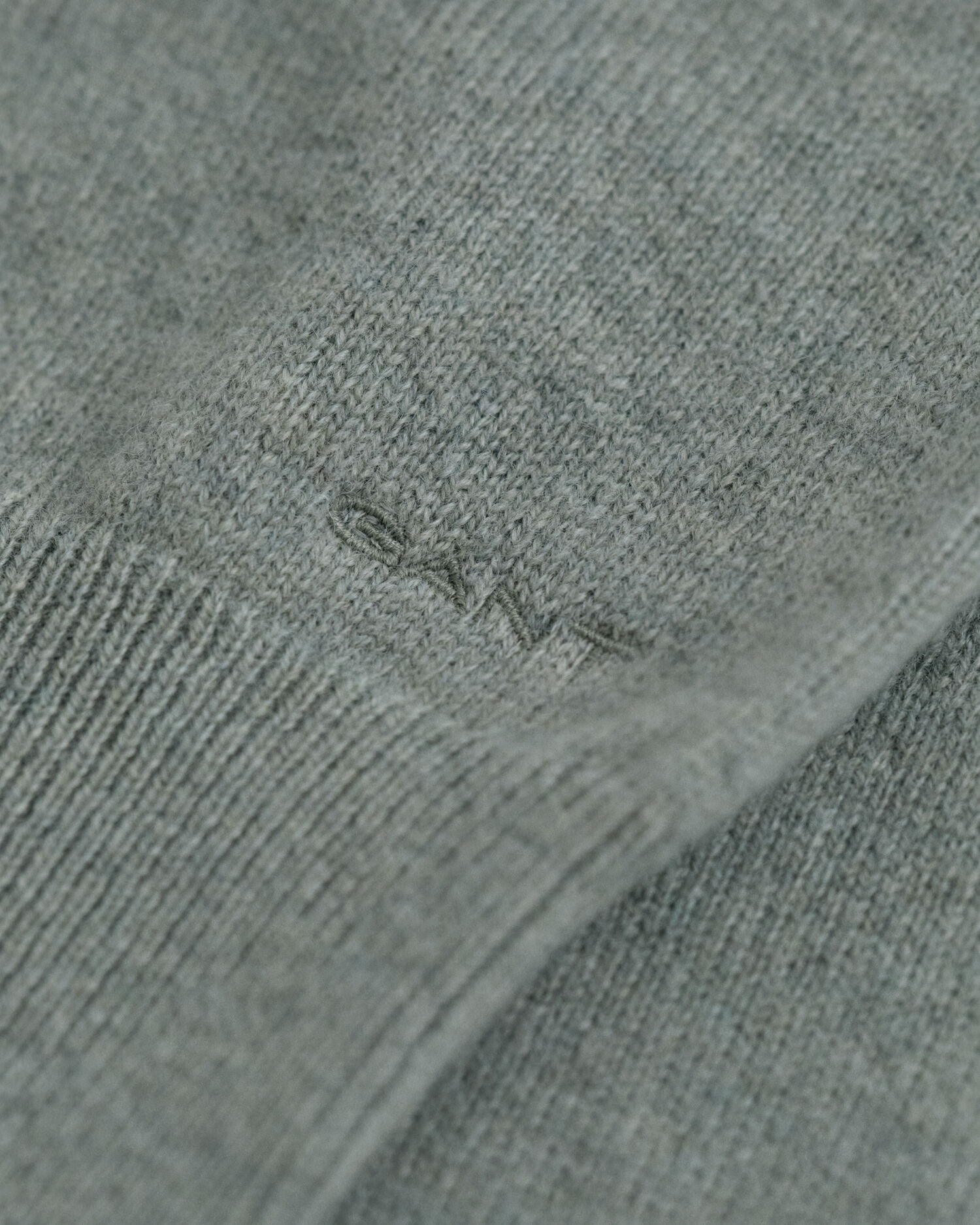 Rundhalsad tröja i superfin lammull