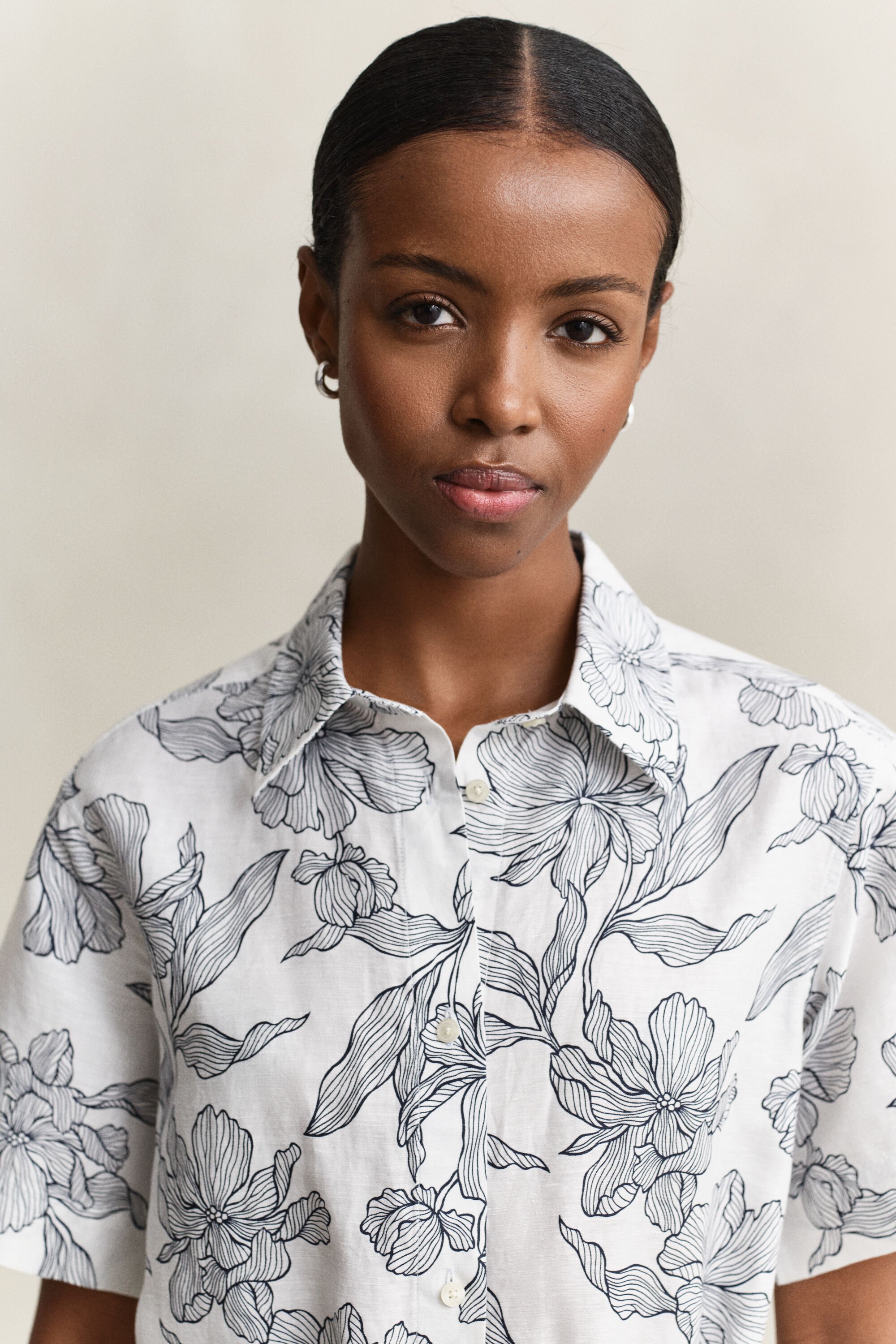 Blommig skjortklänning i linne