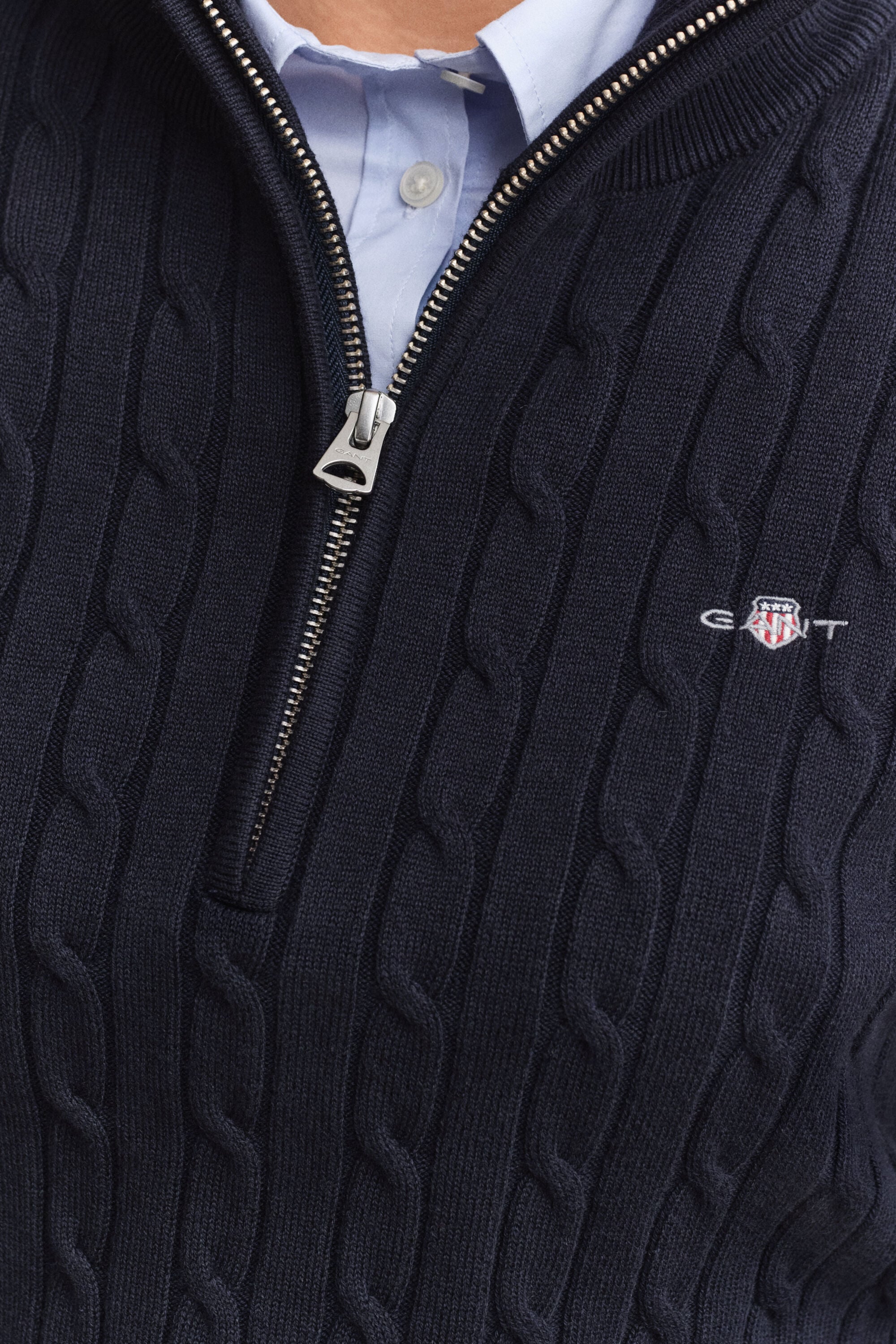 Stretchig kabelstickad tröja med half-zip