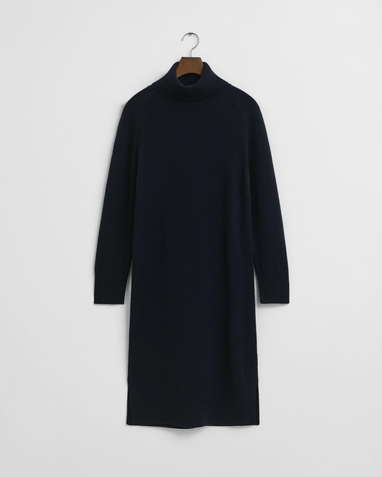 Klänning med polokrage och stickade detaljer