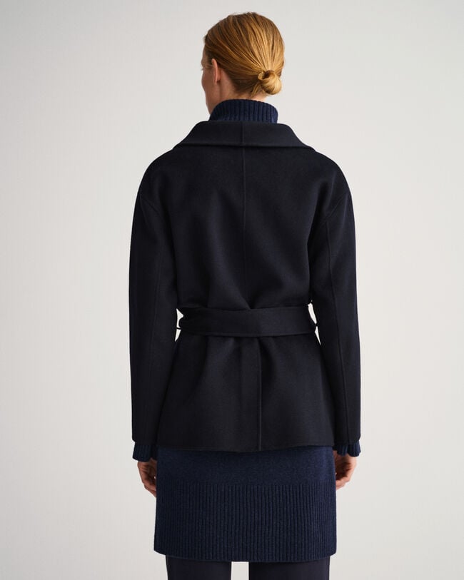 Handsydd kavaj med bälte