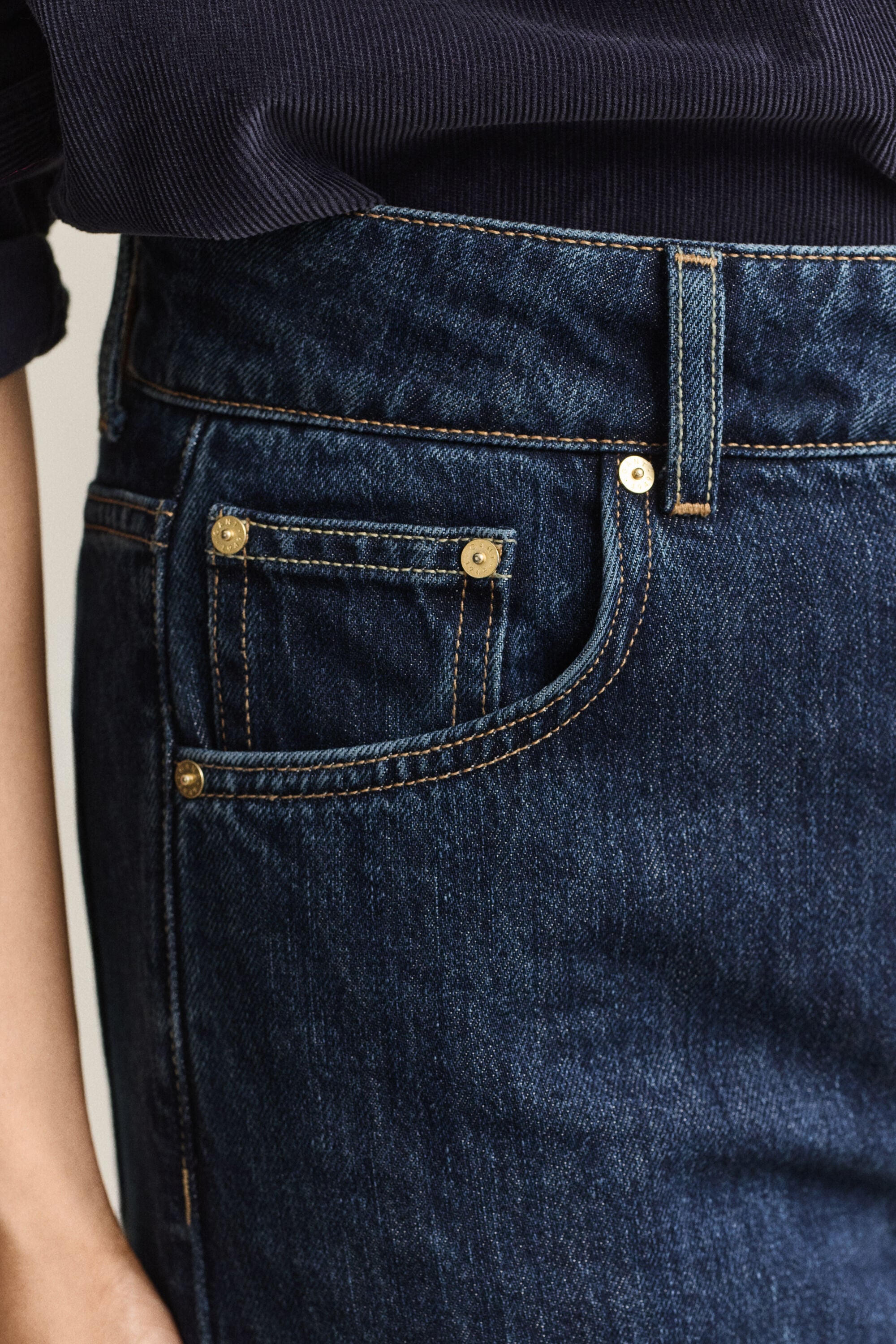 Relaxed fit jeans med knappar