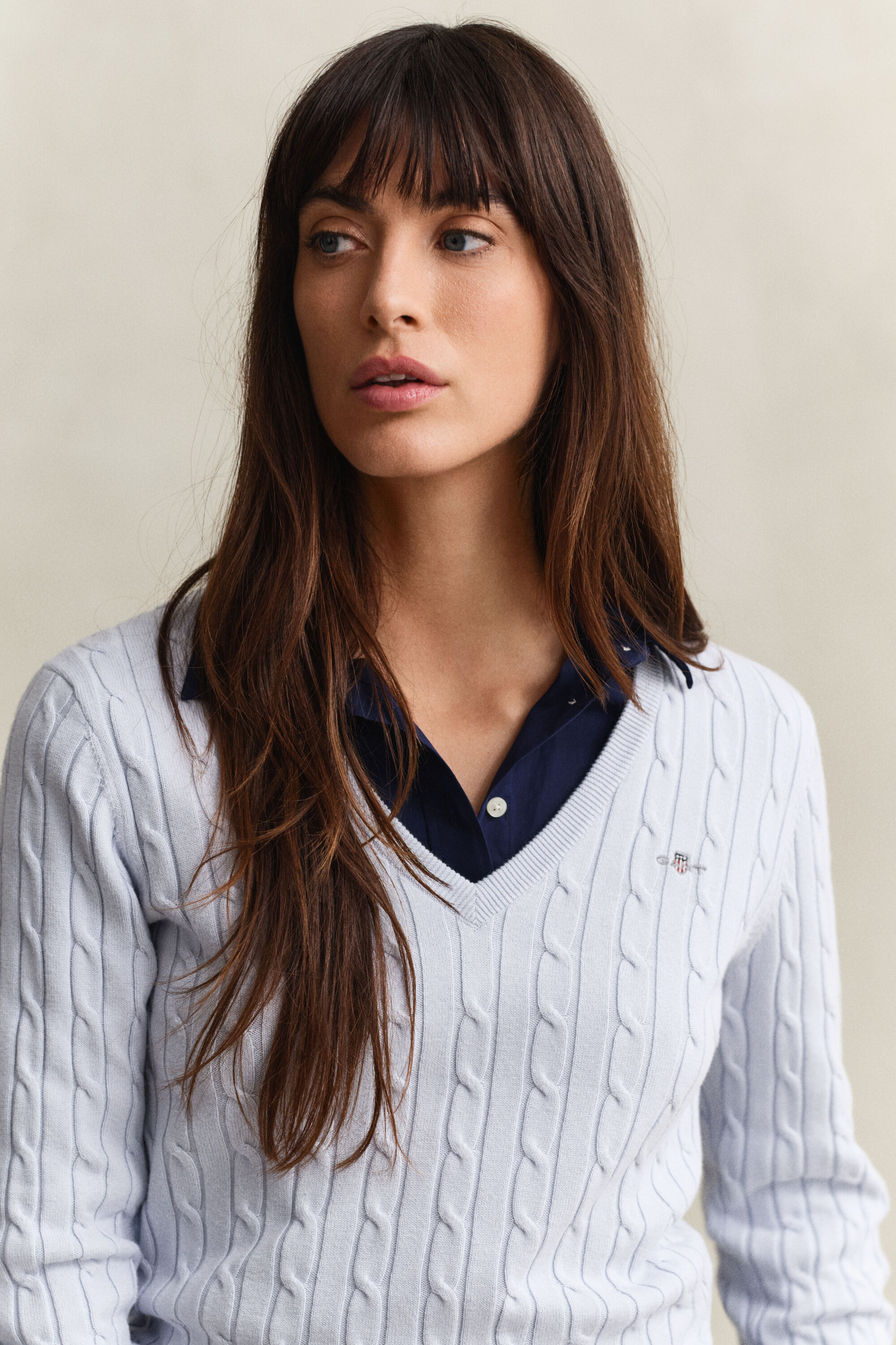 V-ringad kabelstickad tröja