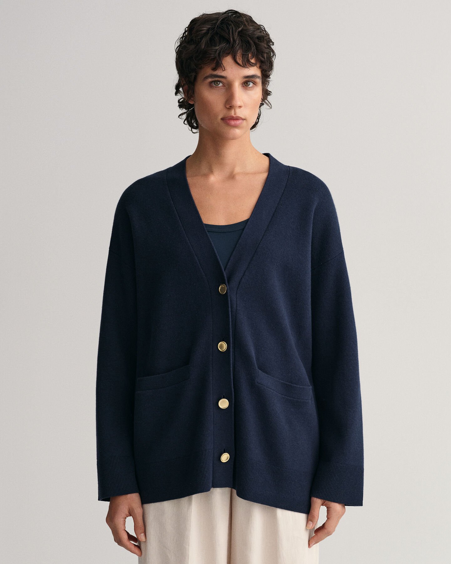 Relaxed fit V-ringad kofta