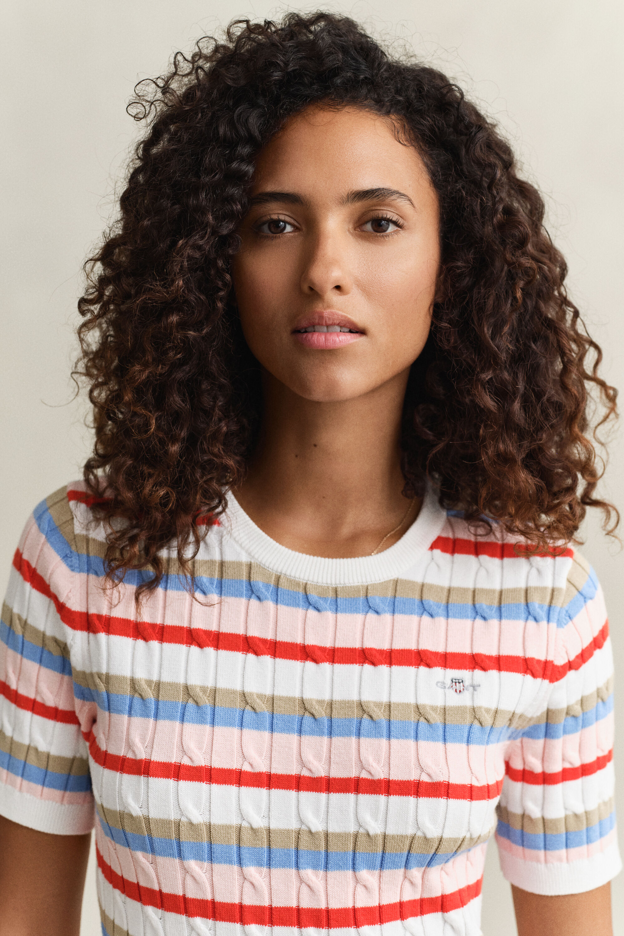 Randig kabelstickad kortärmad tröja