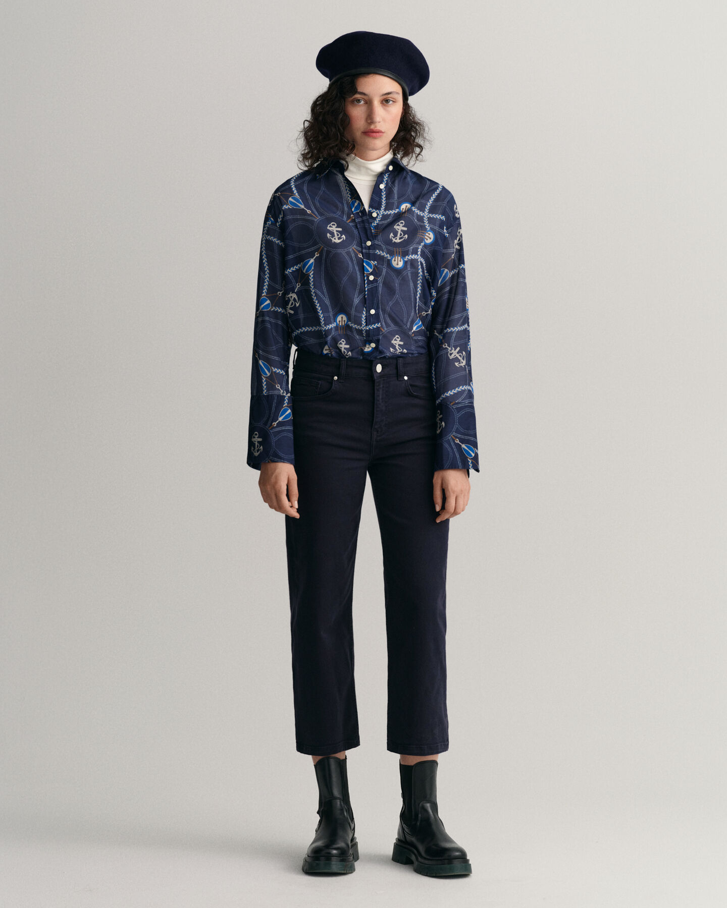 Färgade cropped vida jeans