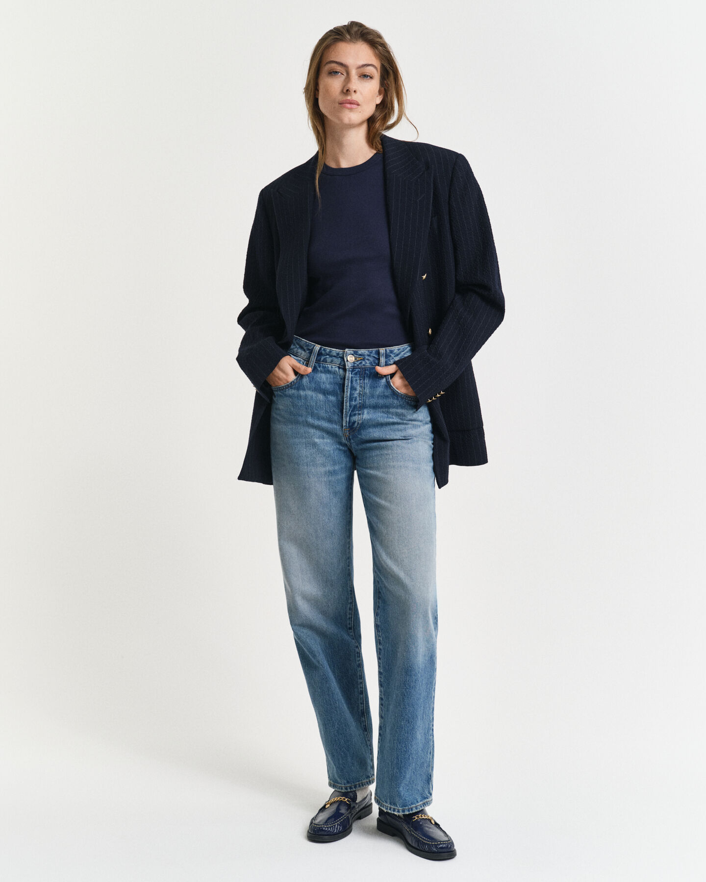 Ribbstickat linne med hög hals