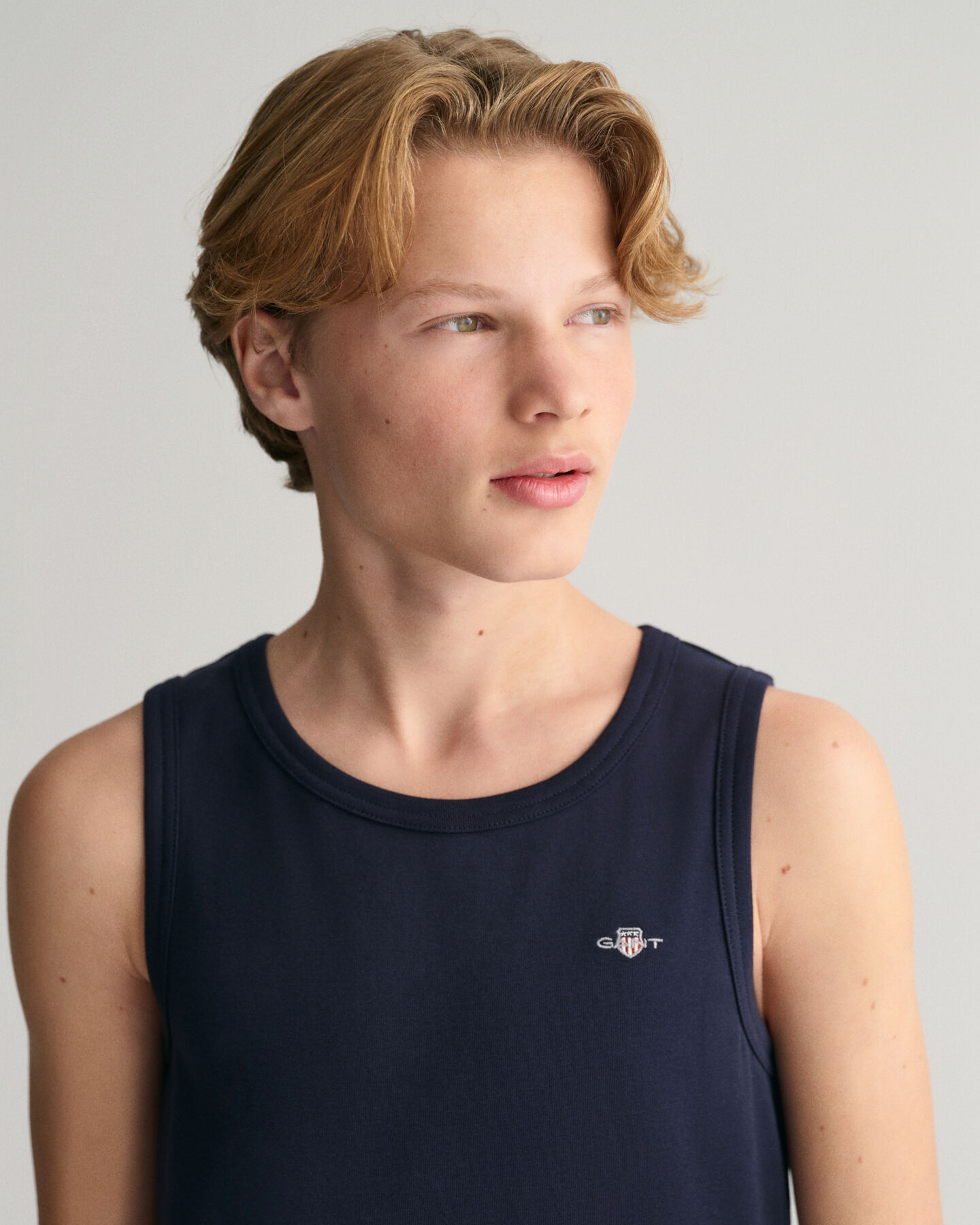 Teen Boys linne med sk&ouml;ldemblem