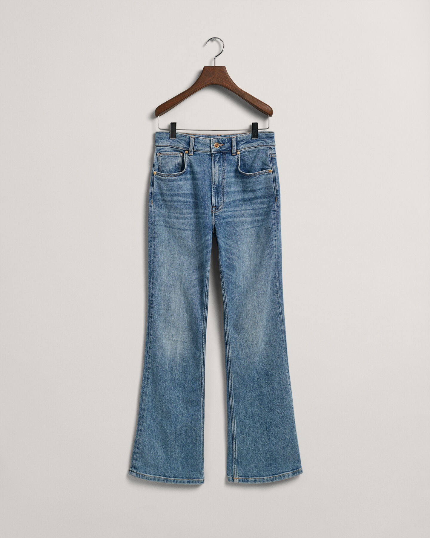 Utställda jeans