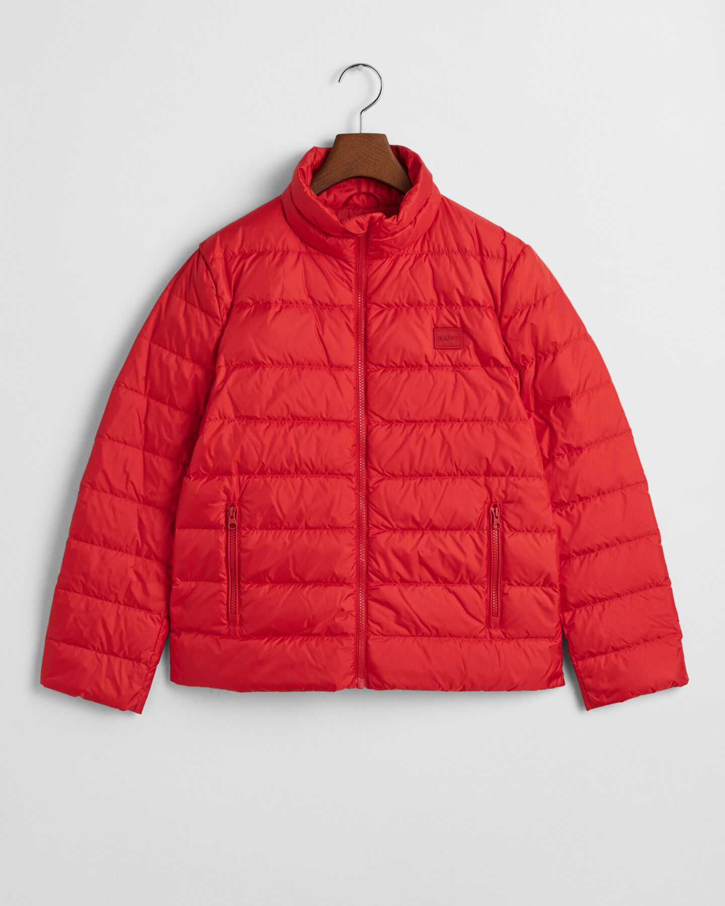 Tunn dunjacka med logotyp