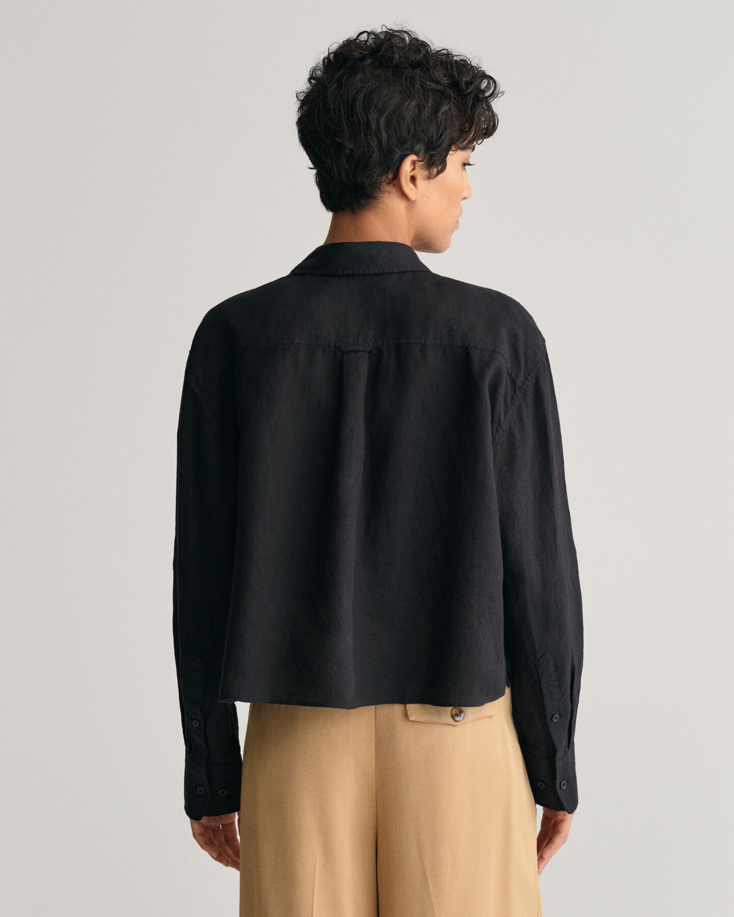 Relaxed fit kort linneskjorta