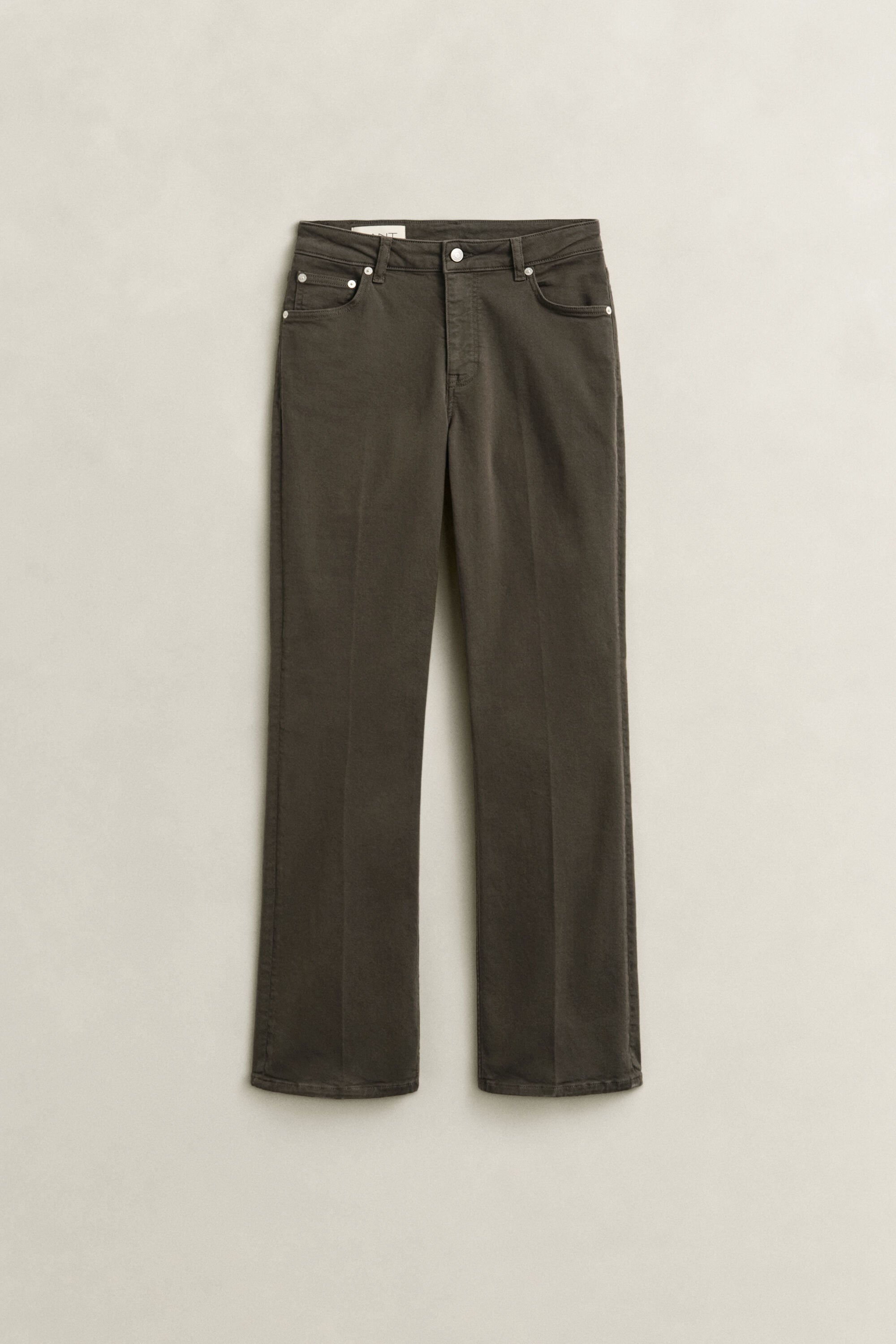 Slim färgade utställda jeans