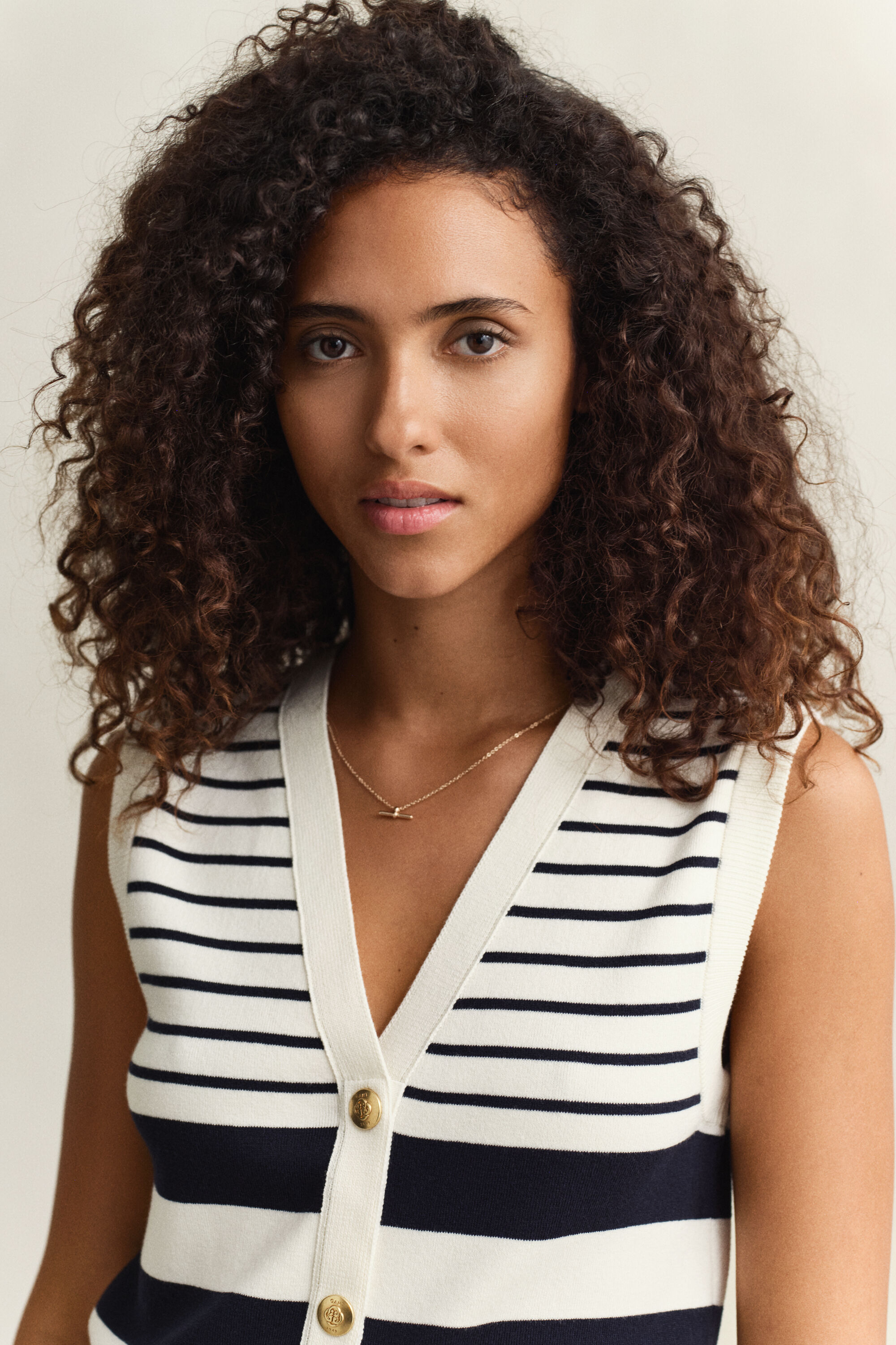 Randig stickad väst