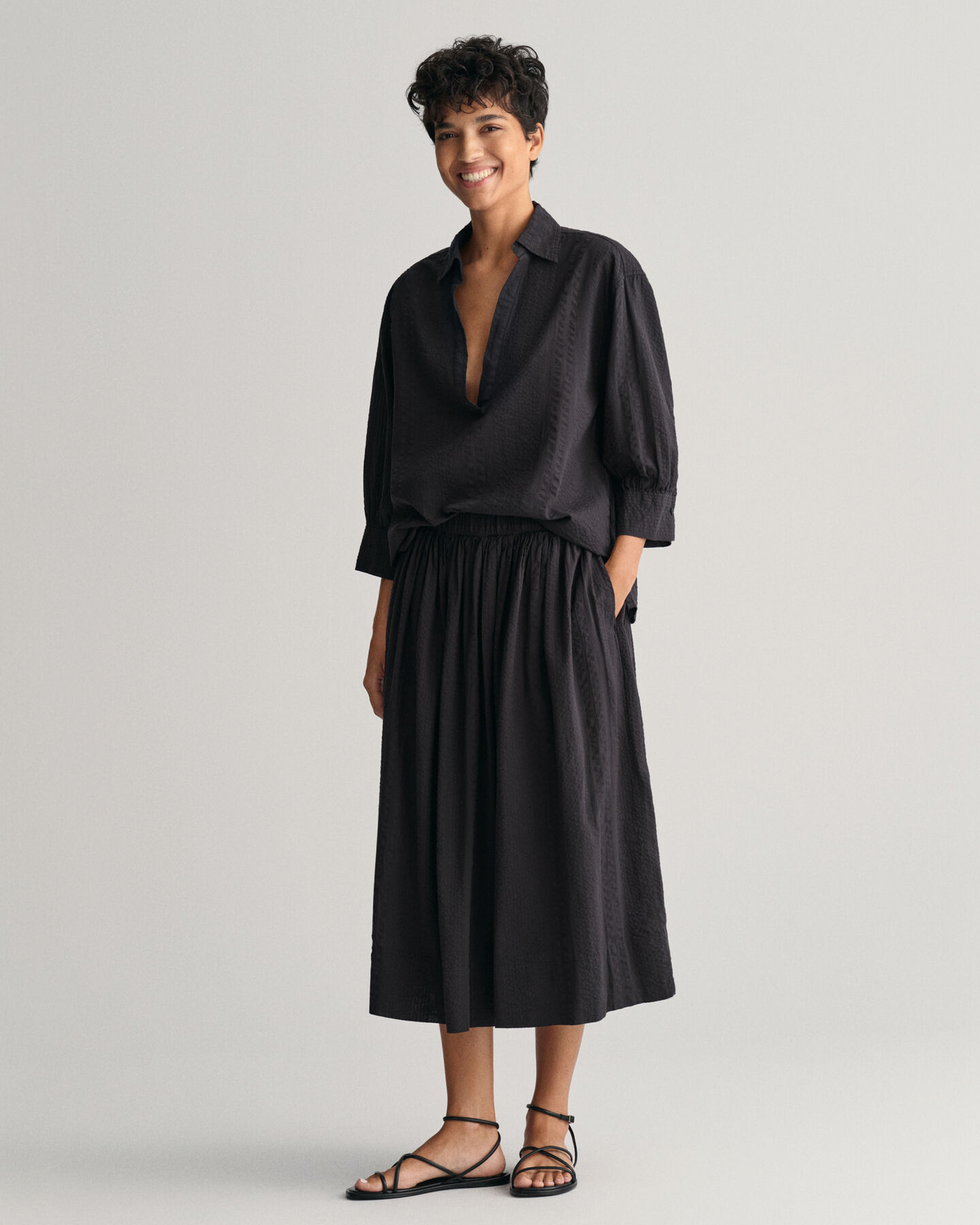 Randig dra-på-kjol i bäckebölja