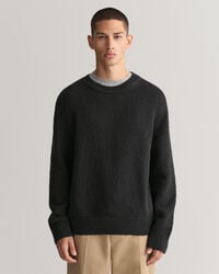 Rundhalsad tr&ouml;ja i boucl&eacute;