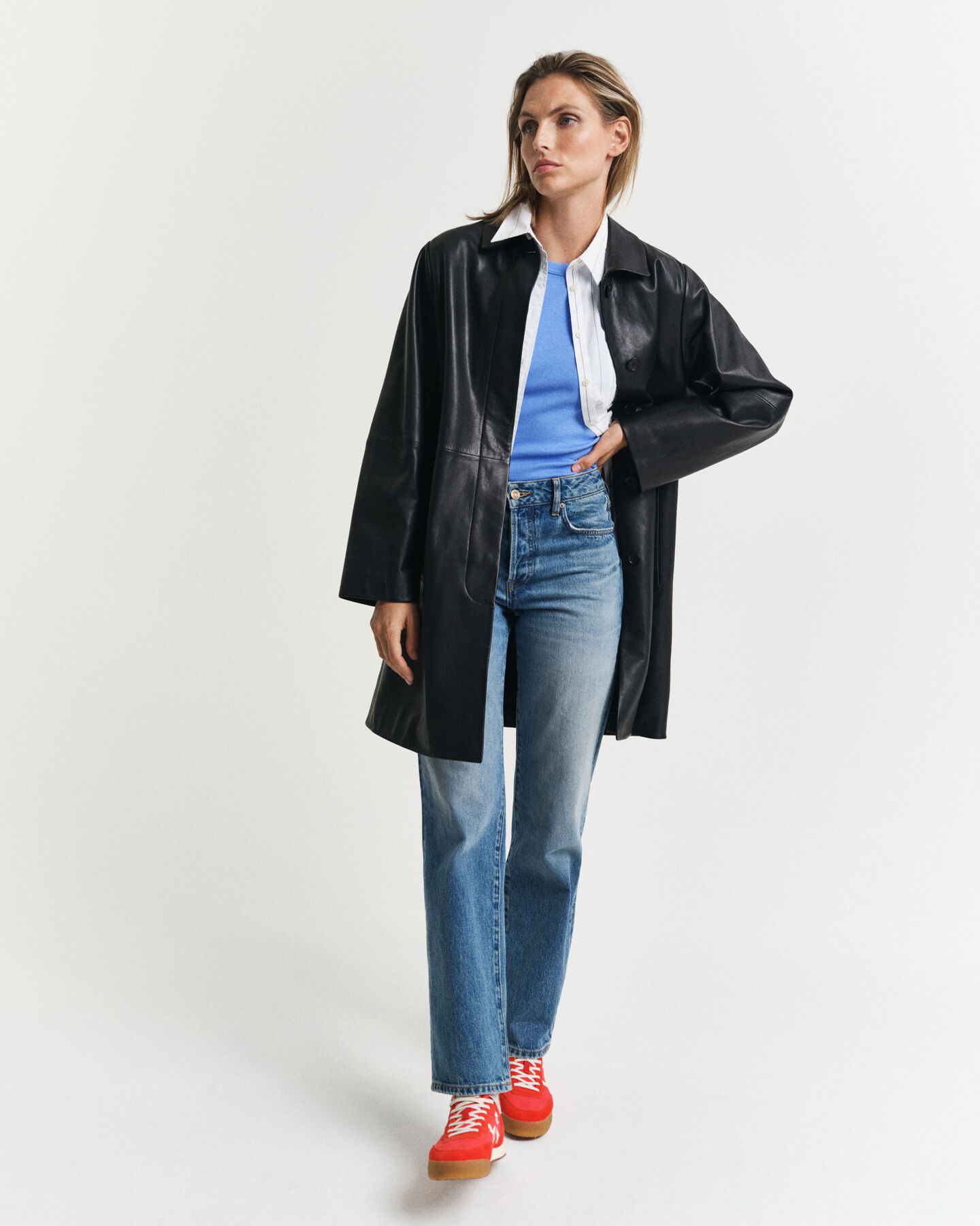 Ribbstickat linne med hög hals