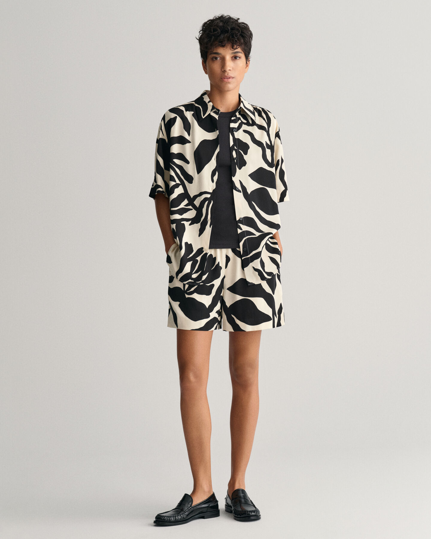 Relaxed fit palmmönstrad kortärmad skjorta