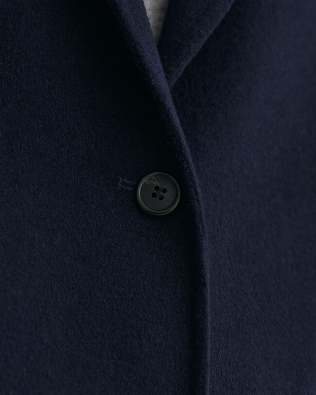 Handsydd kavaj med rak skärning