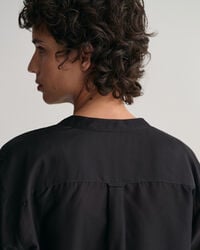 Relaxed fit blus med st&aring;krage