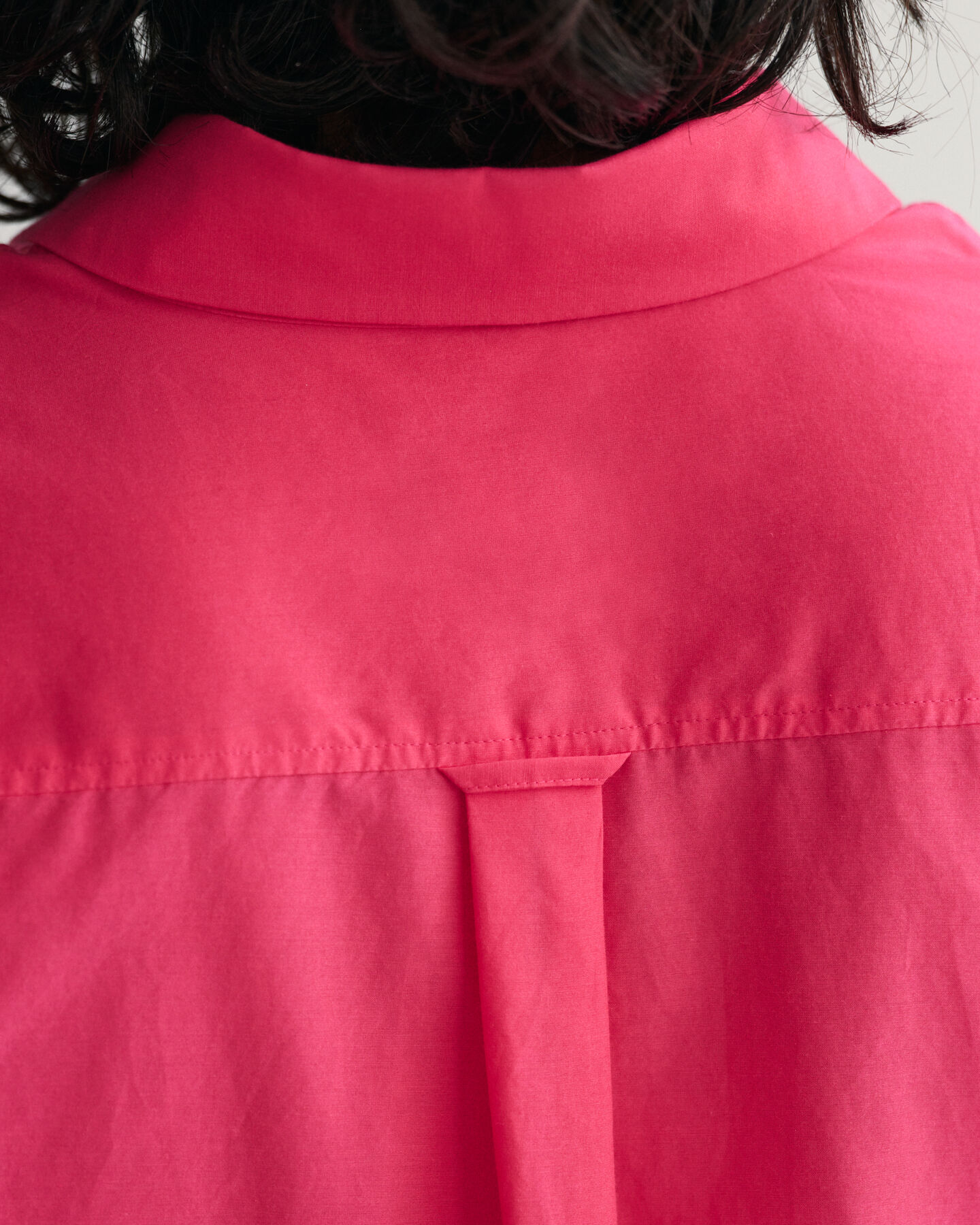 Relaxed fit kort&auml;rmad sidenskjorta