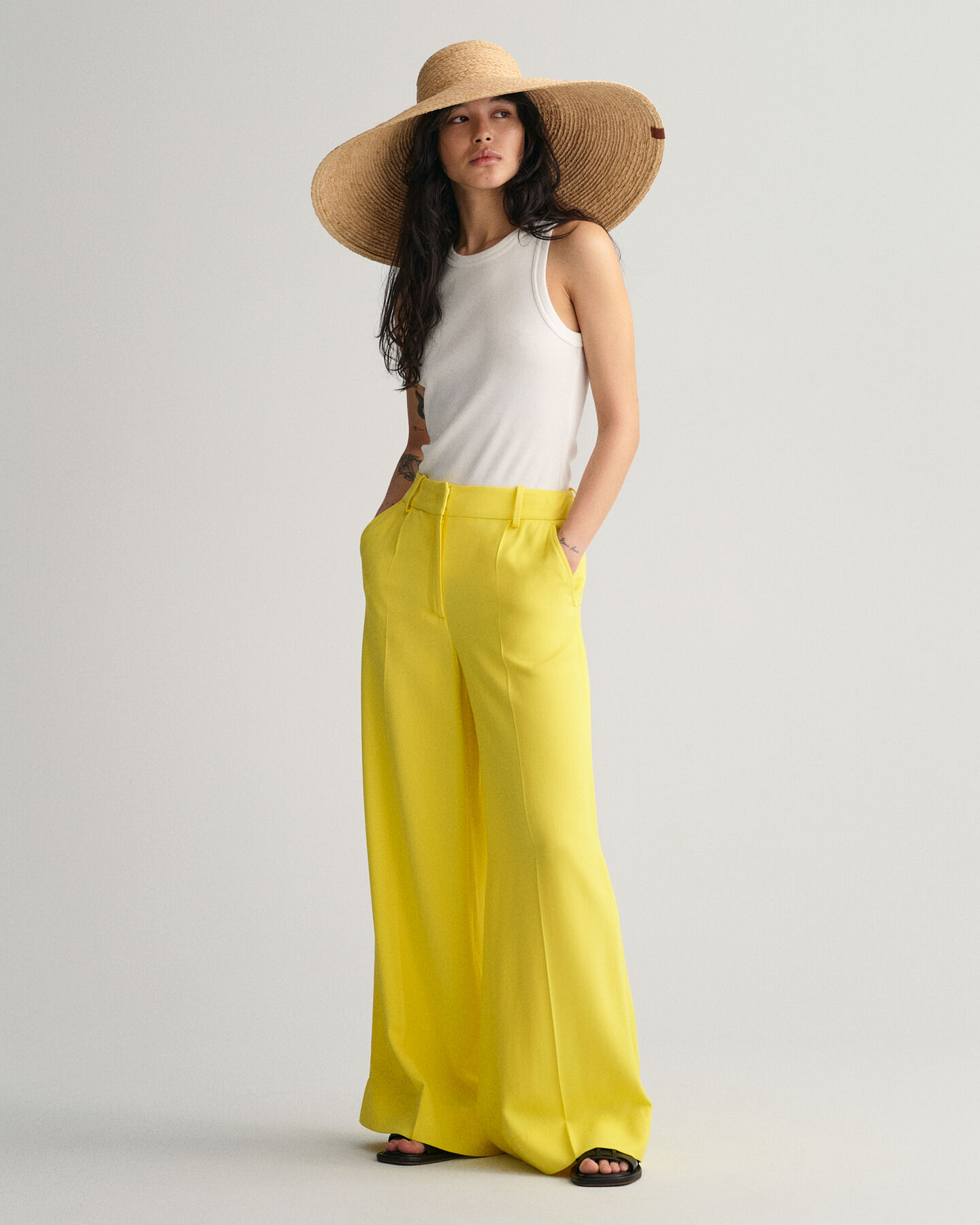 Fluid byxor med vida ben