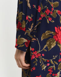 Rosenmönstrad klänning