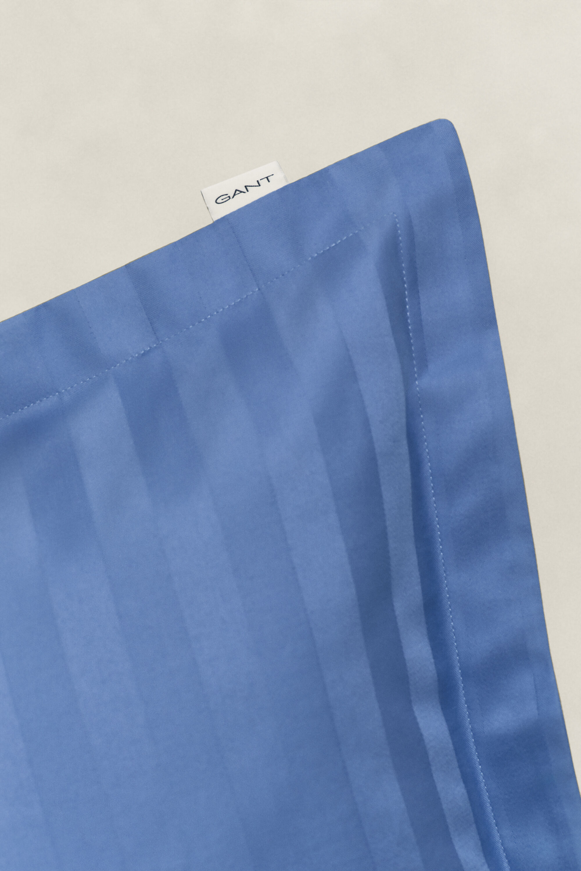 Sateen randigt örngott