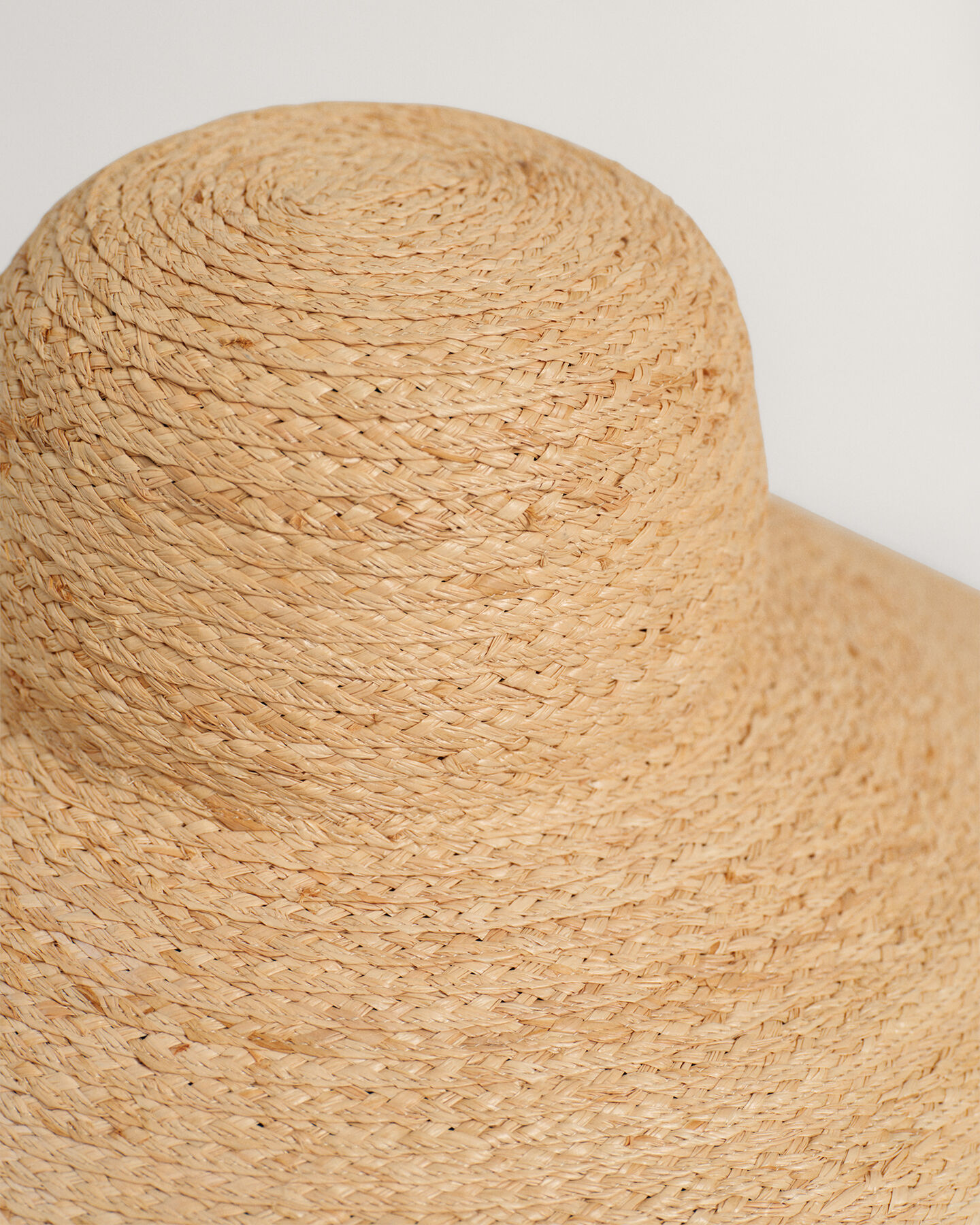 Raffia solhatt