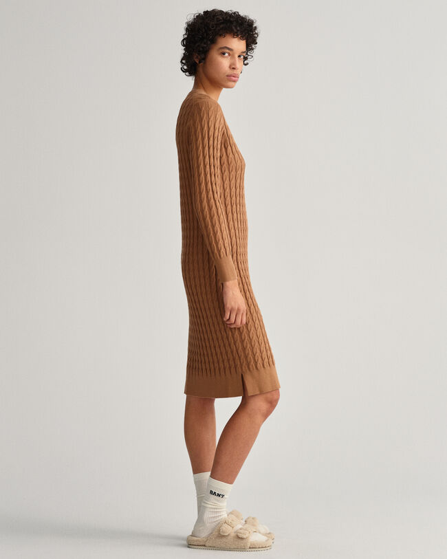 Kabelstickad kl&auml;nning