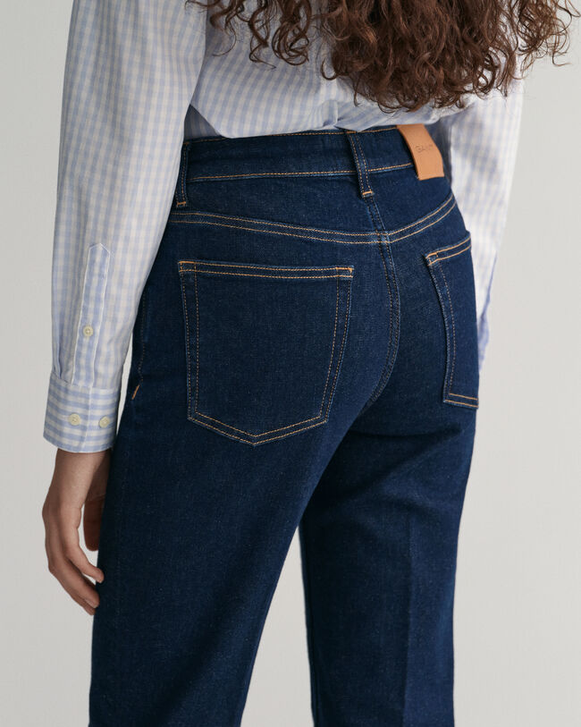 Slim fit jeans med utst&auml;llda ben