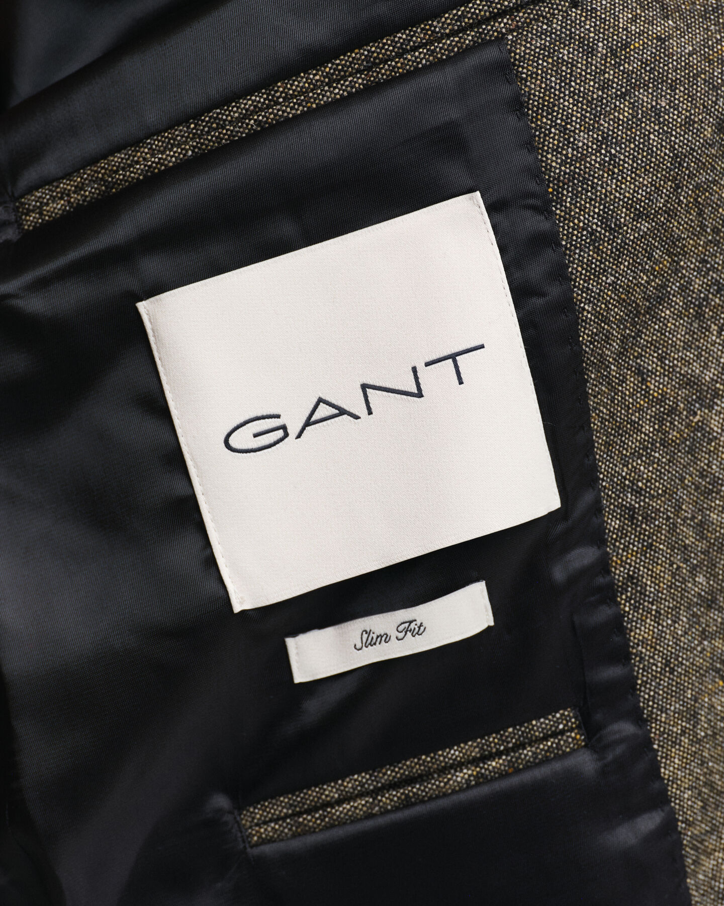 Kostymkavaj i donegalgarn