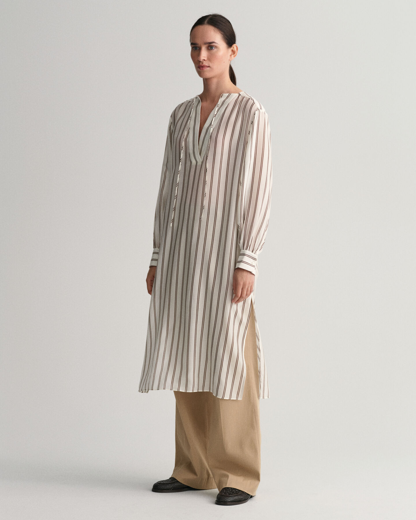 Randig V-ringad kaftan