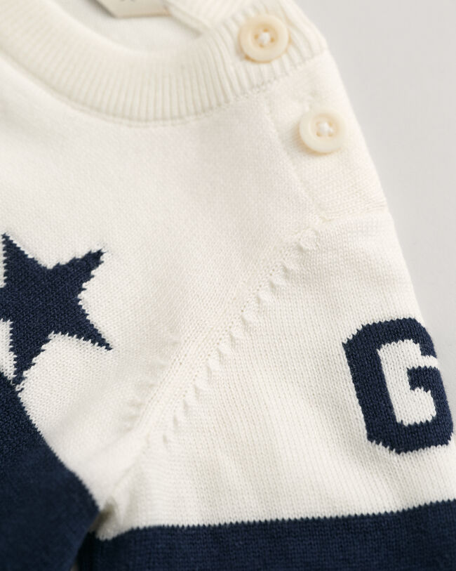 Baby stickat set med stjärn- och G-mönster