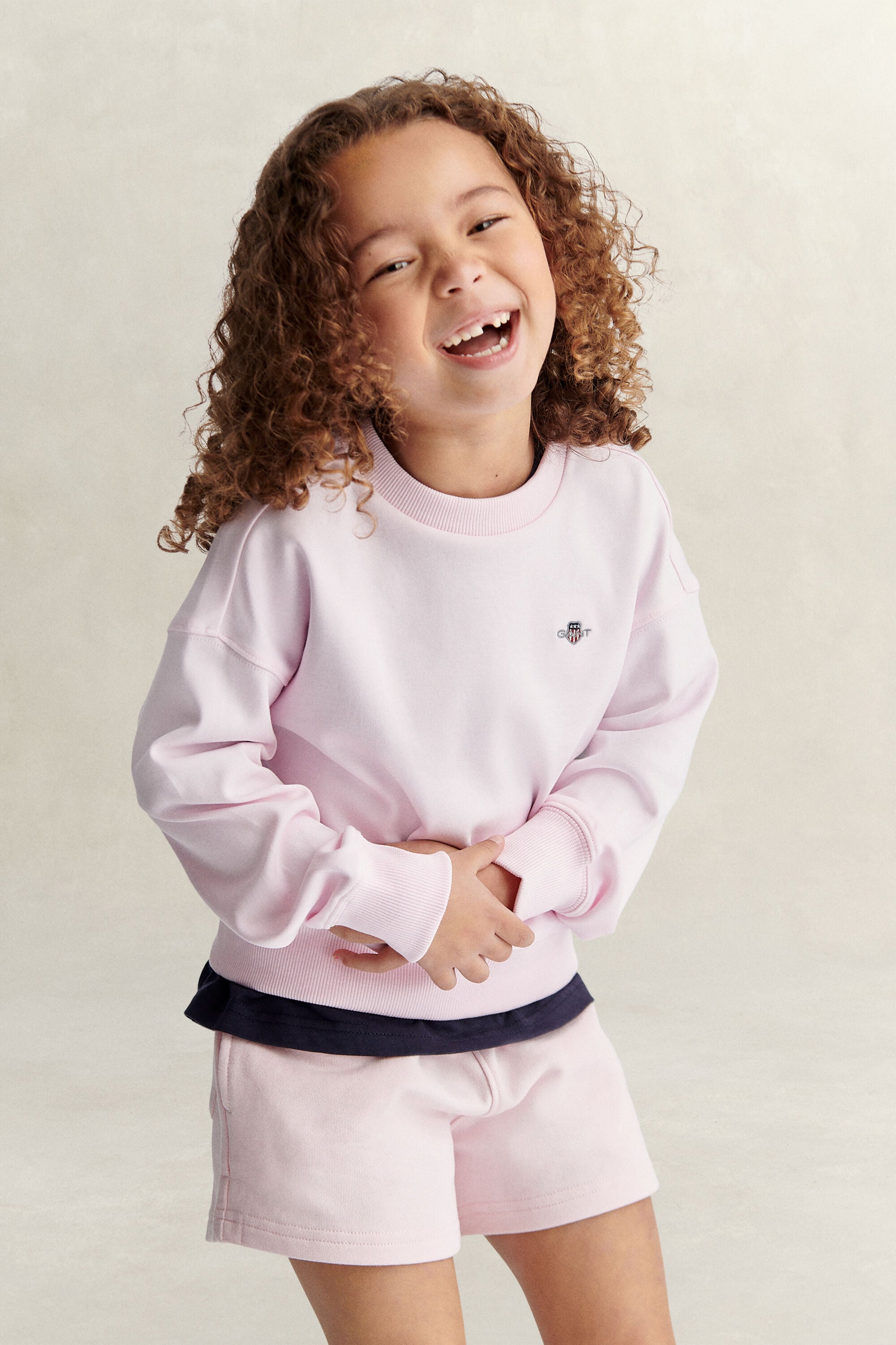Girls oversized sweatshirt med sköldemblem