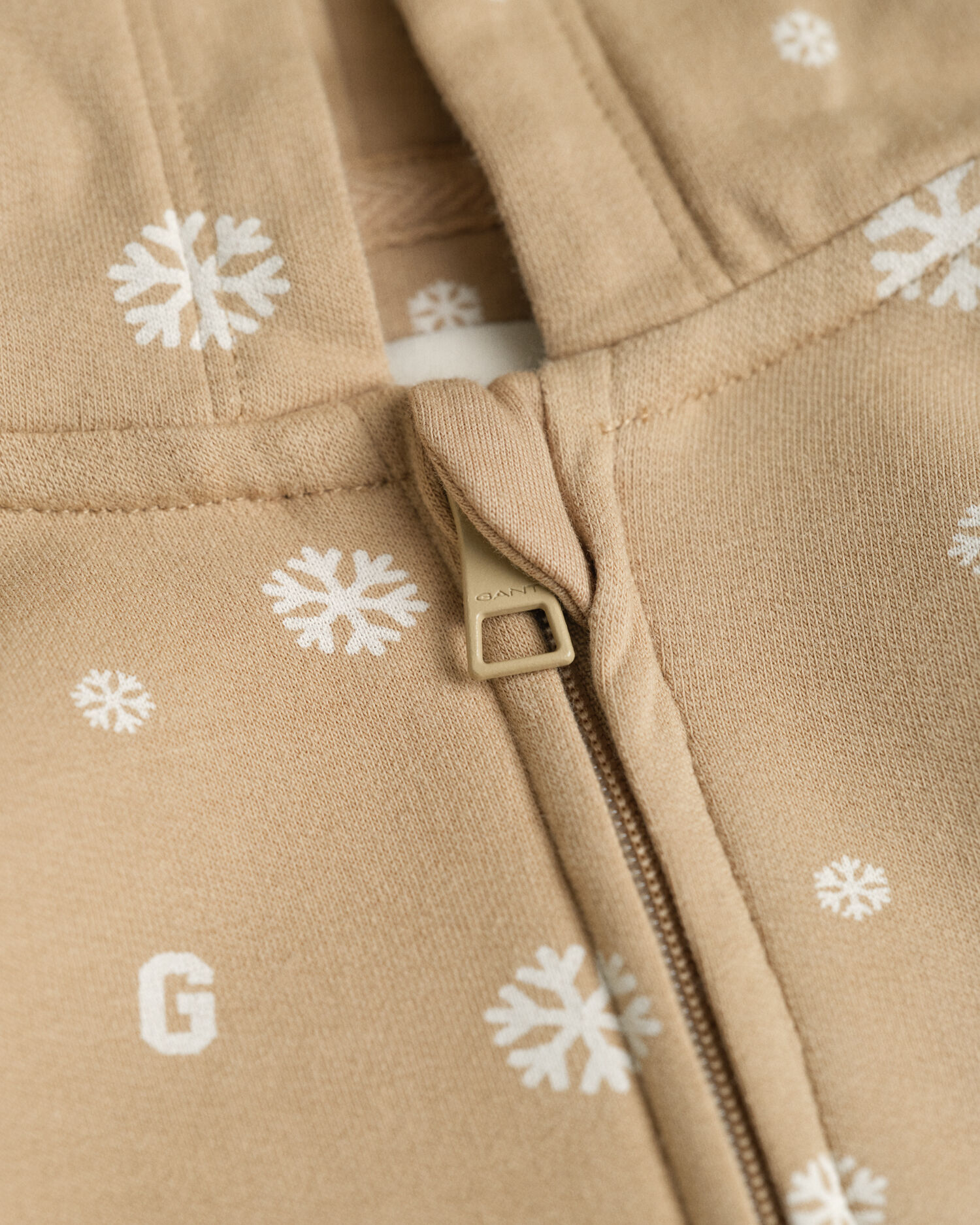 Baby one-piece med snöflingor och G-mönster