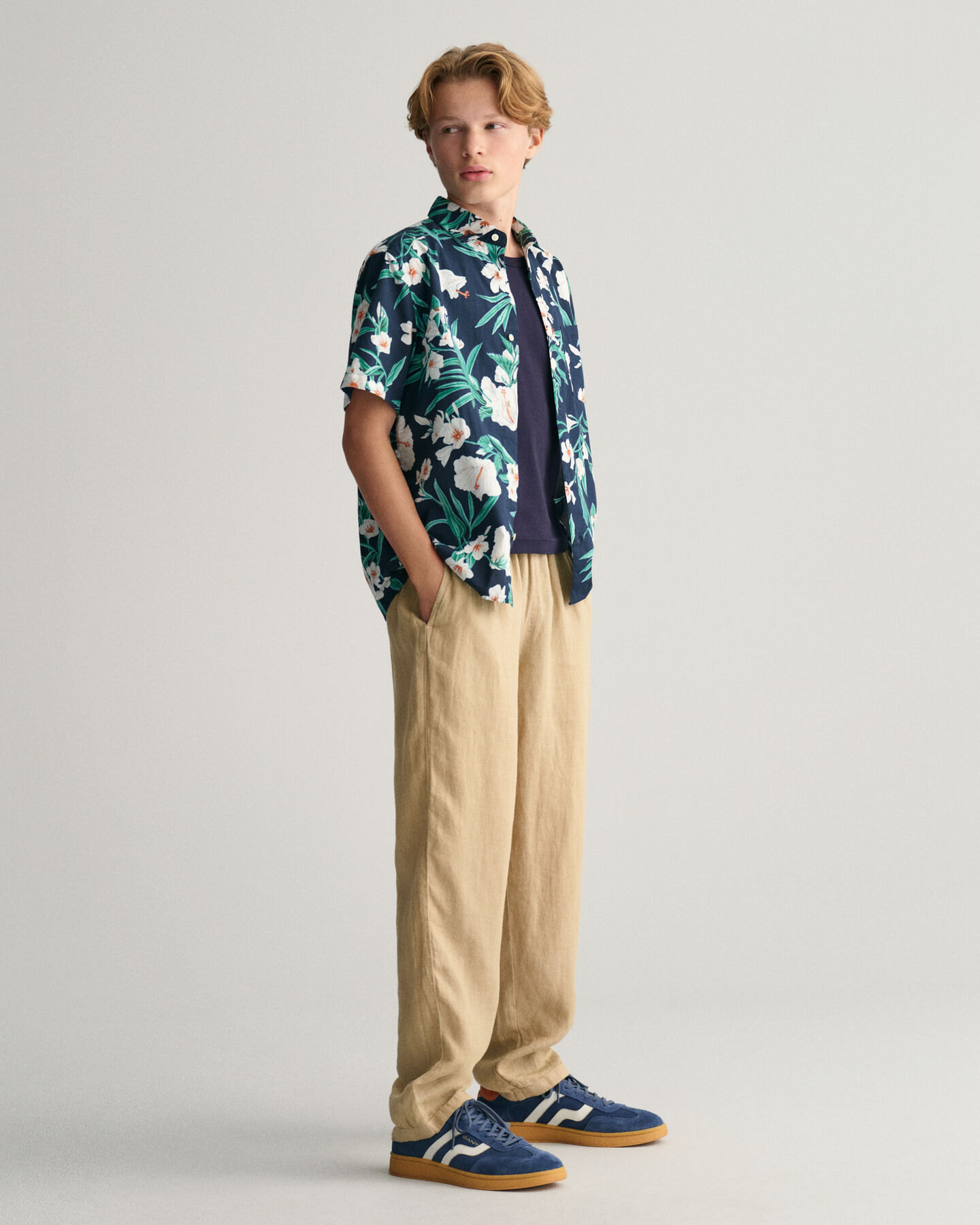 Teen Boys linne med sk&ouml;ldemblem